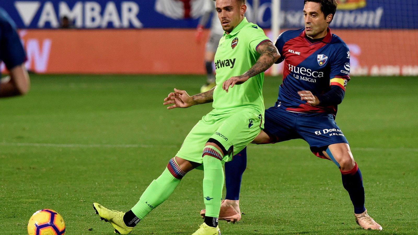 Roger i Etxeita, en el partit disputat a El Alcoraz