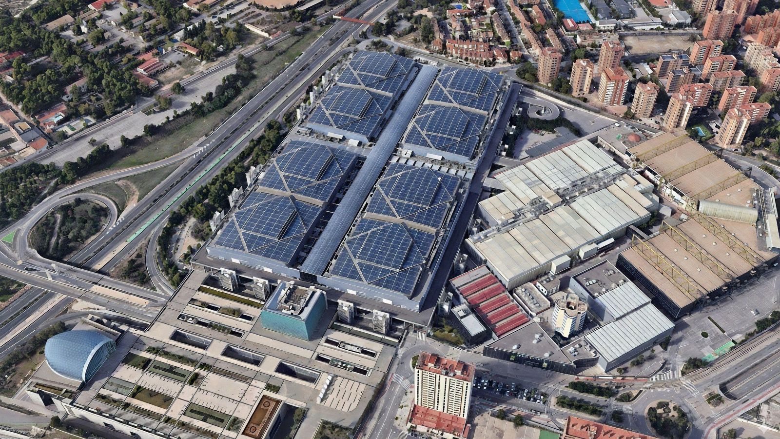 Plaques fotovoltaiques cobertes en Fira València