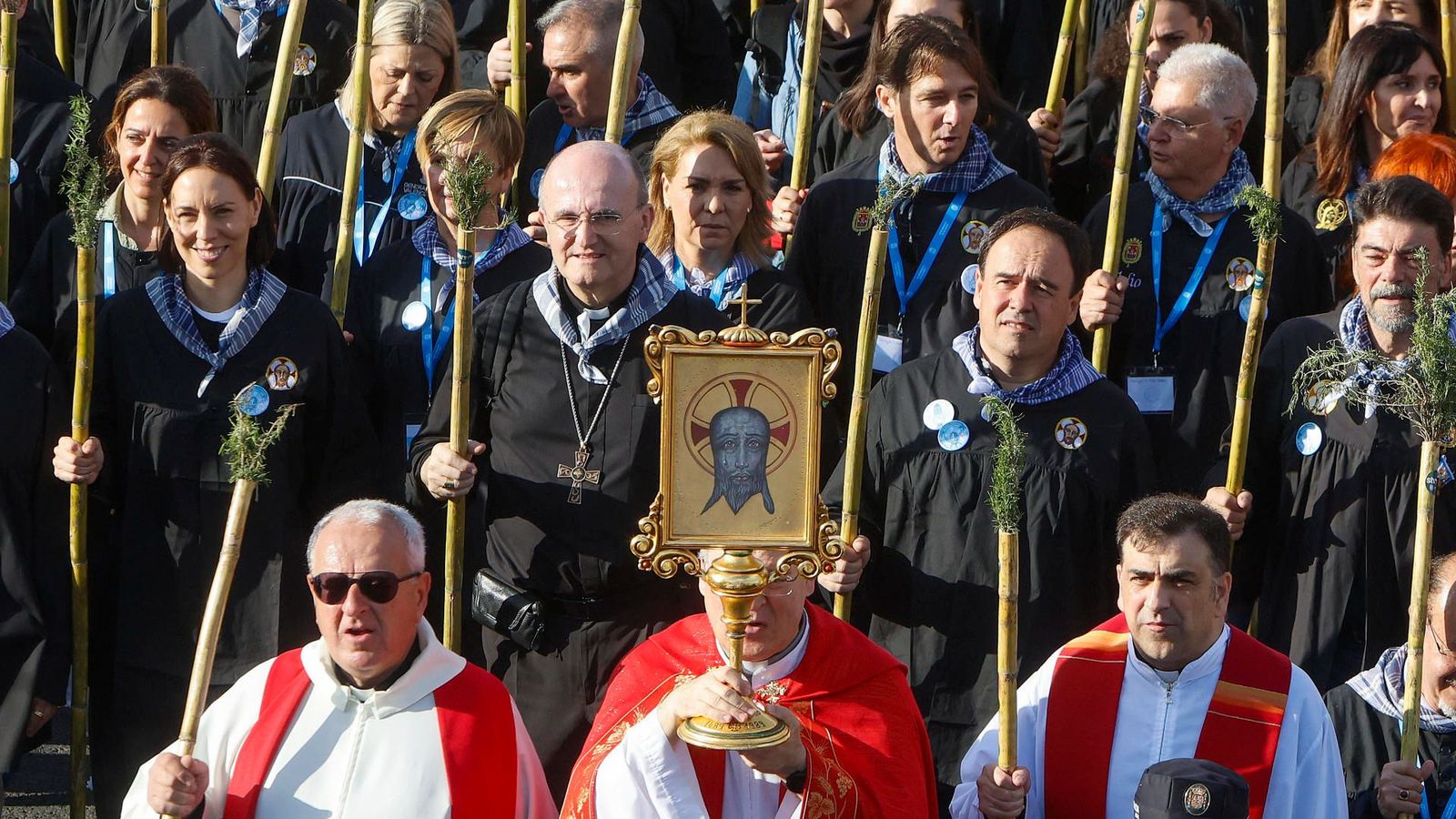 Els representants polítics han encapçalat la romeria d'este dijous