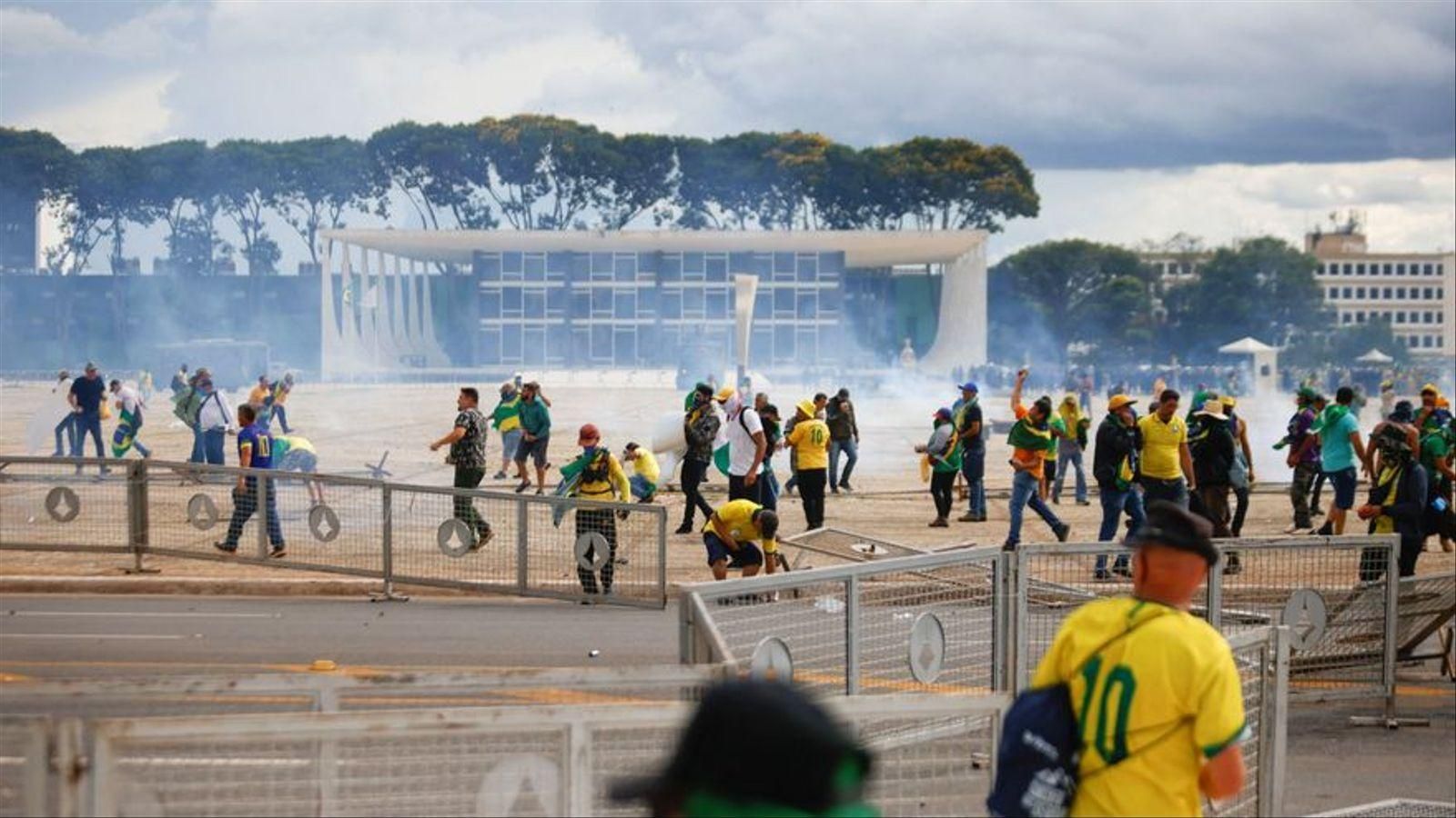 Un grup de seguidors radicals de l'expresident Bolsonaro envaeix el Congrés Nacional del Brasil Un grup de seguidors radicals de l'expresident Bolsonaro envaeix el Congrés Nacional del Brasil