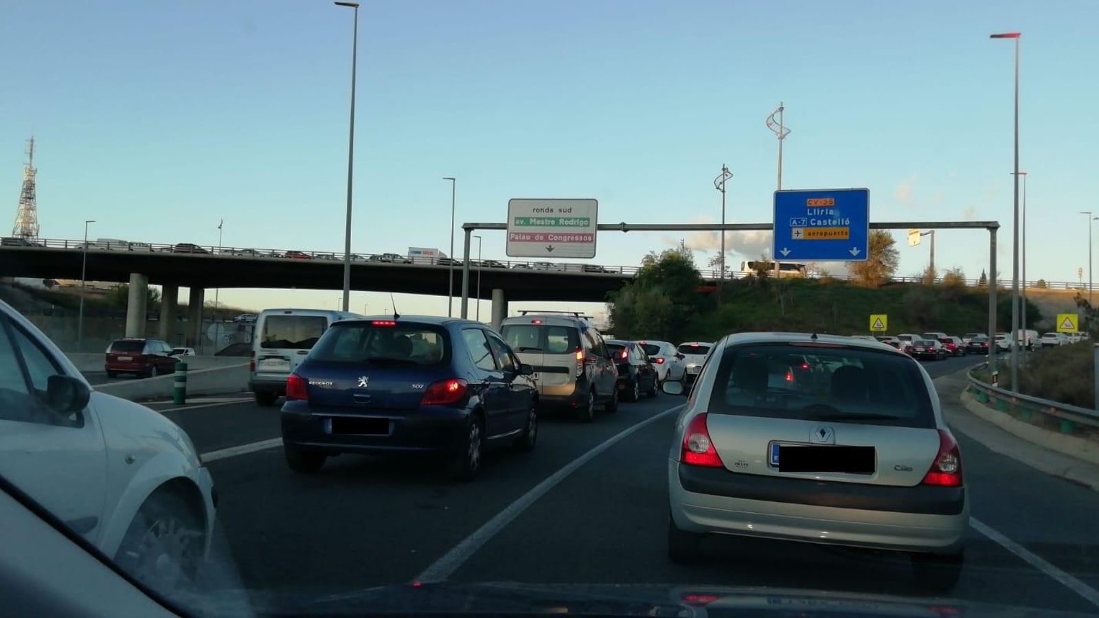 Imatge de les retencions a la CV-35.