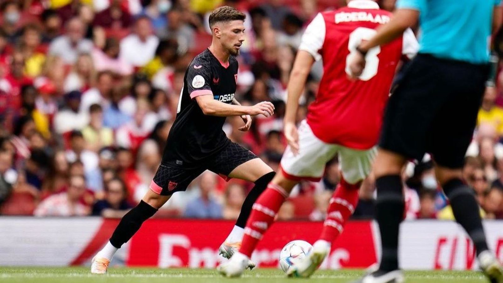 José Ángel Carmona en un partit de Champions contra l'Arsenal