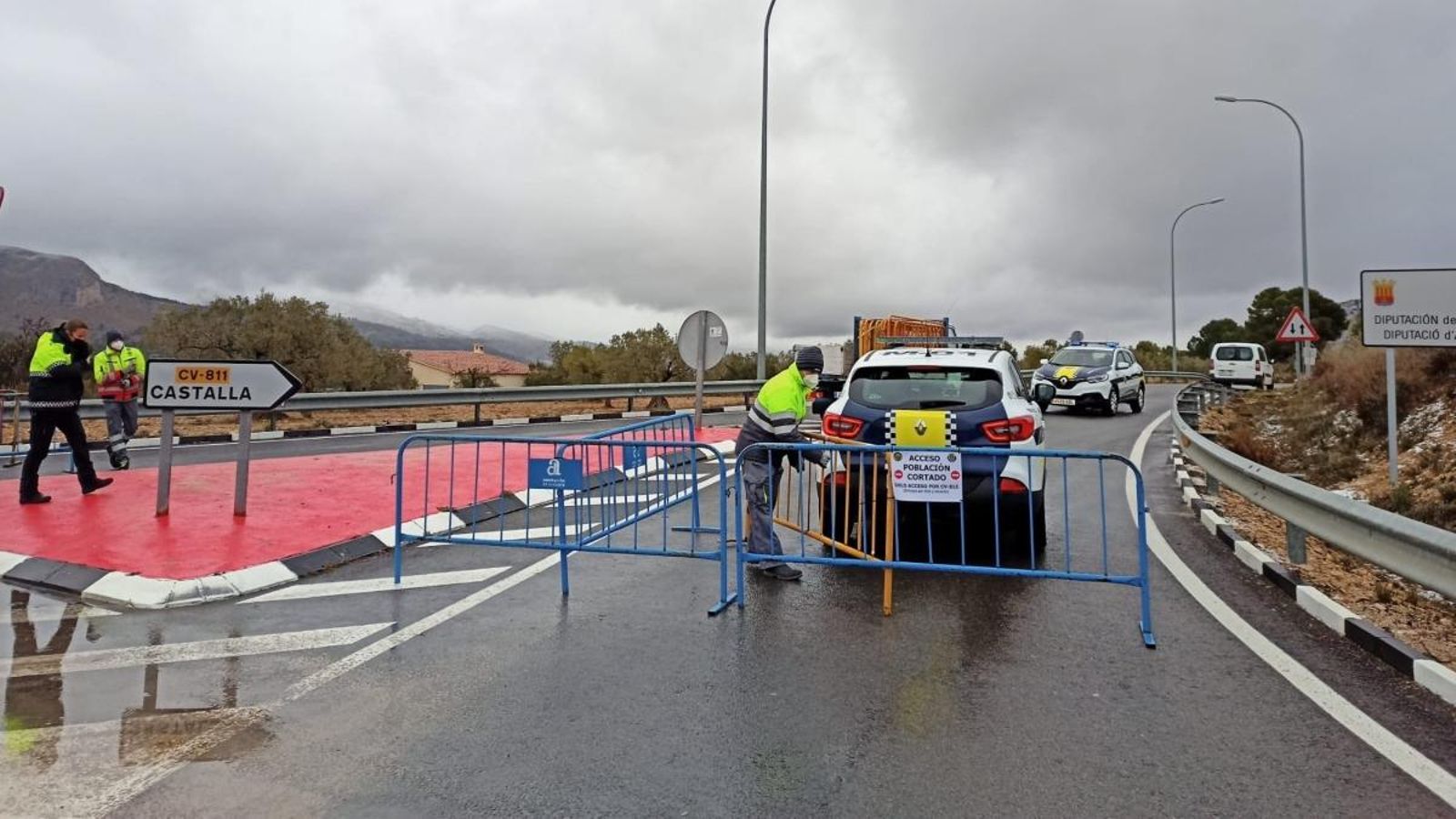 Controls en els accessos a Castalla pel confinament perimetral