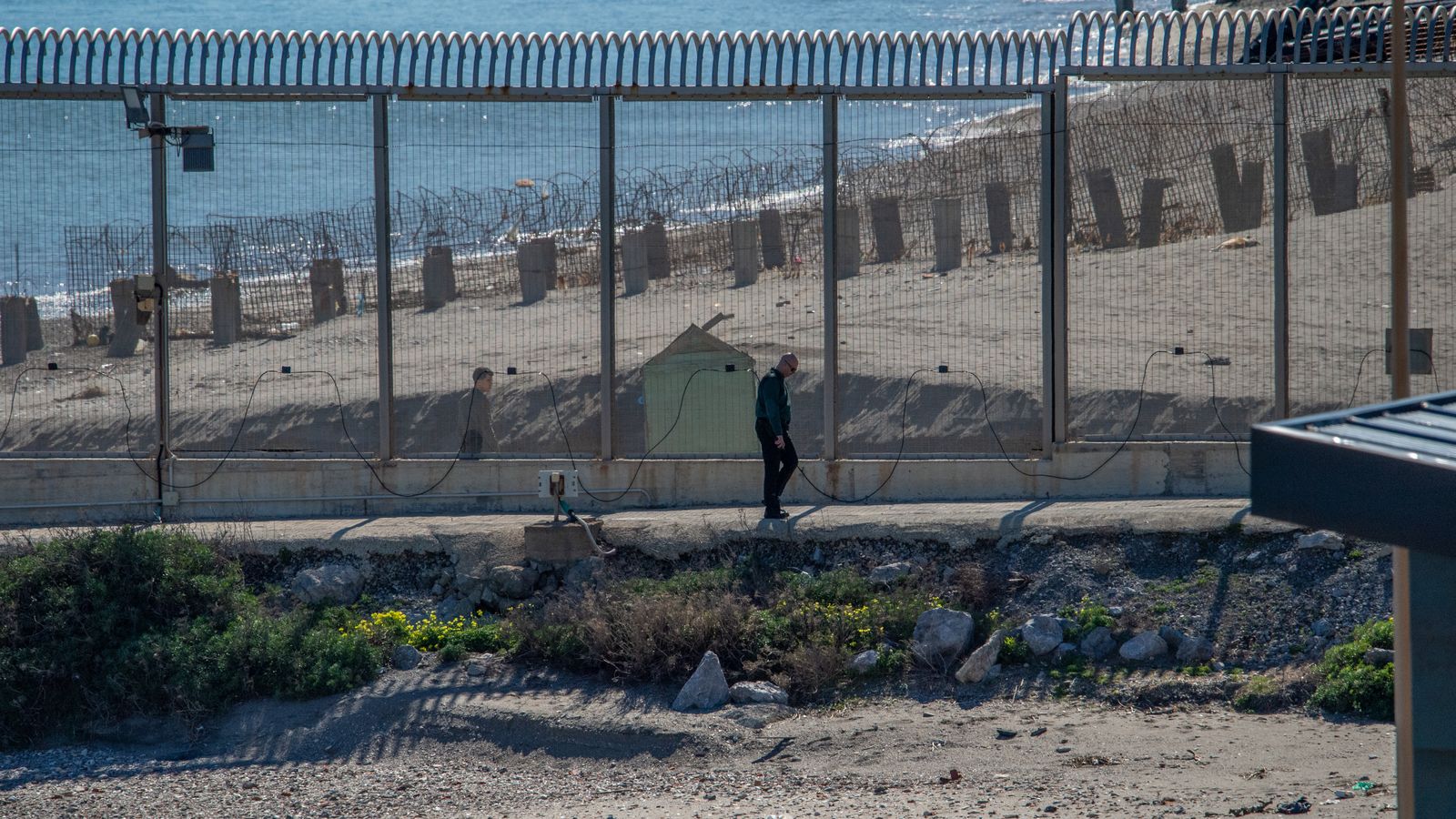 En imatge, la nova configuració de l'espigó del Tarajal que fa de frontera entre Ceuta i el Marroc