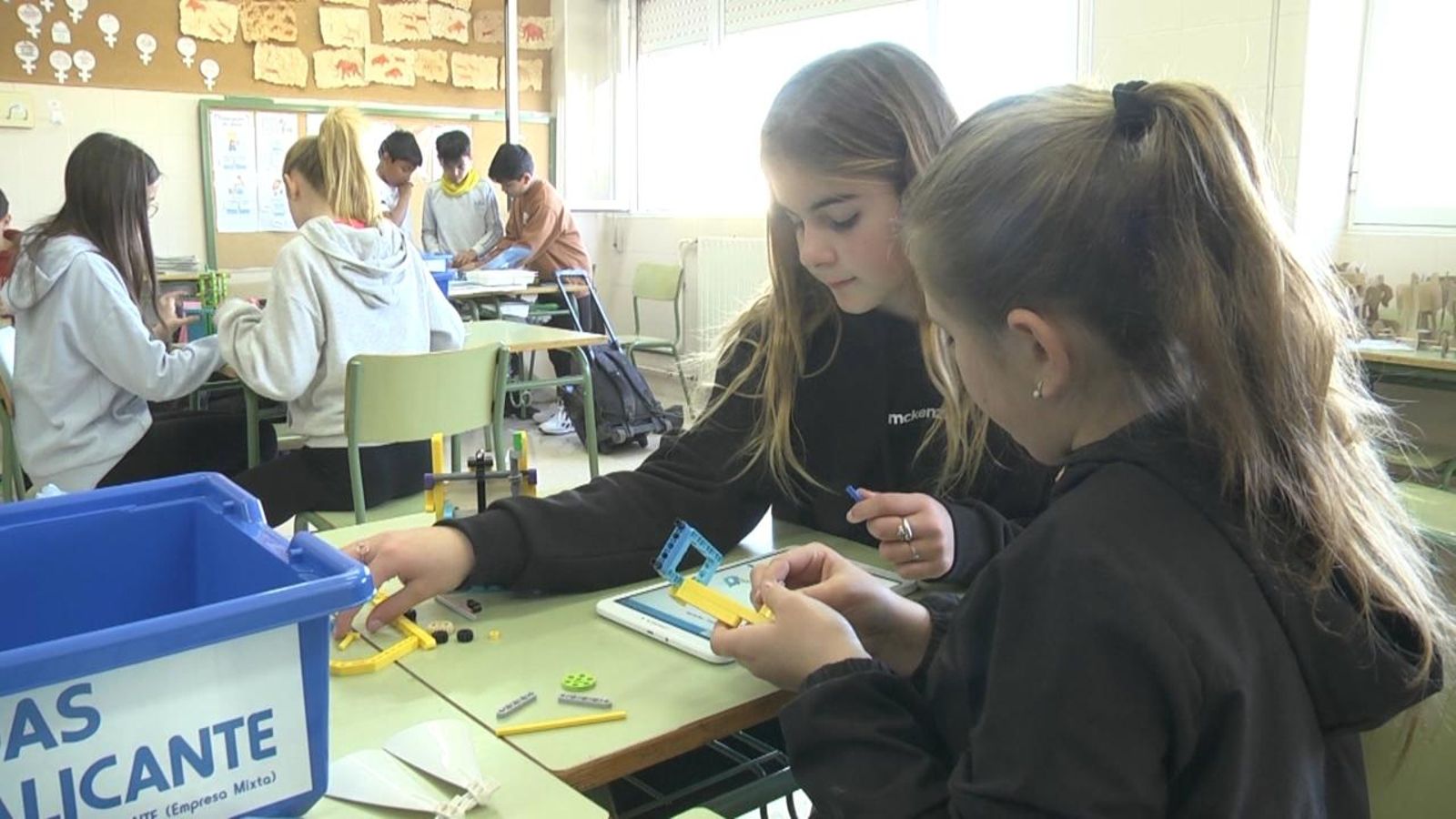 Xiquetes que participen en el programa Connectats