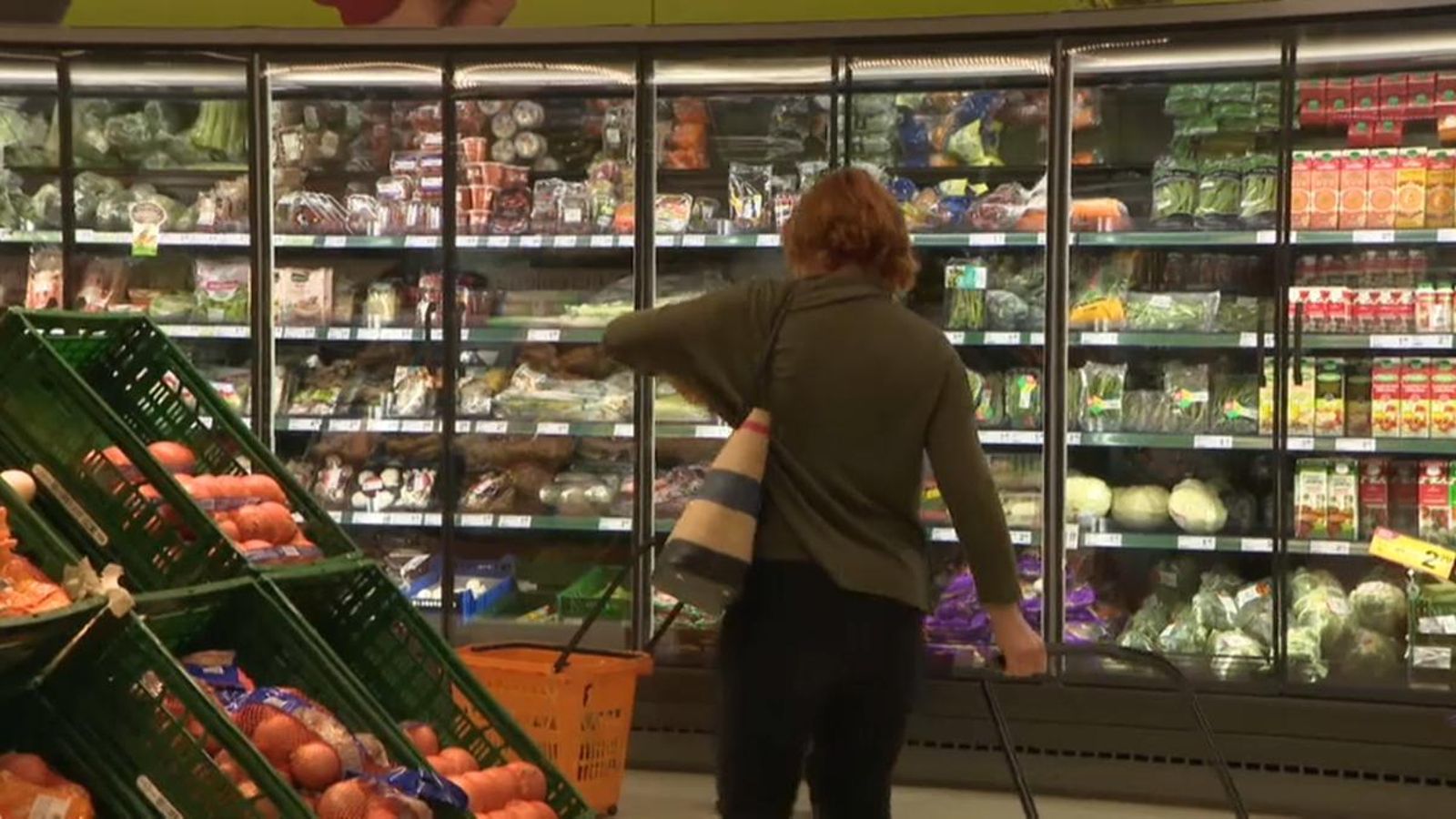 Imatge d'arxiu del corredor de fruites i verdures d'un supermercat