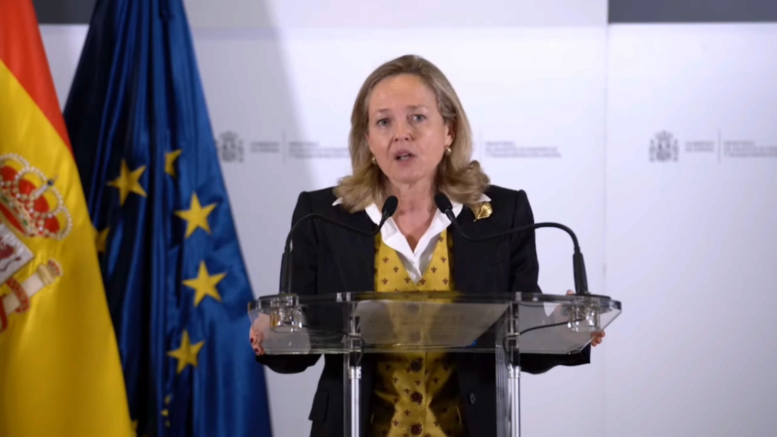 La vicepresidenta primera del govern espanyol i ministra d'economia, Nadia Calviño, durant la seua compareixença després de la reunió amb els agents socials