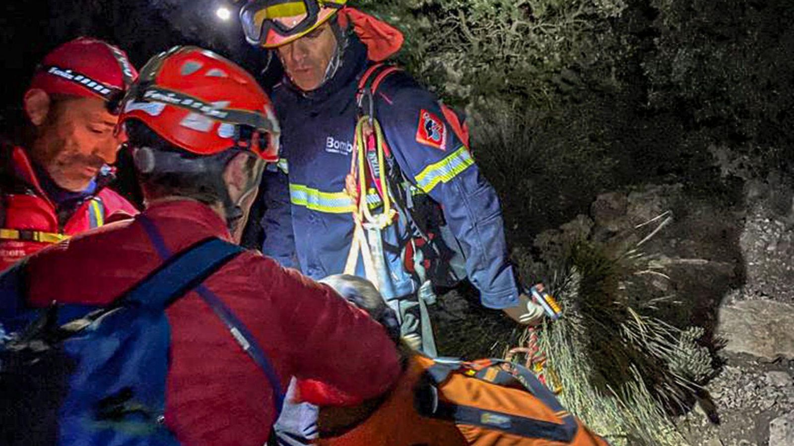 Imatge del complicat rescat de la senderista al Puig Campana