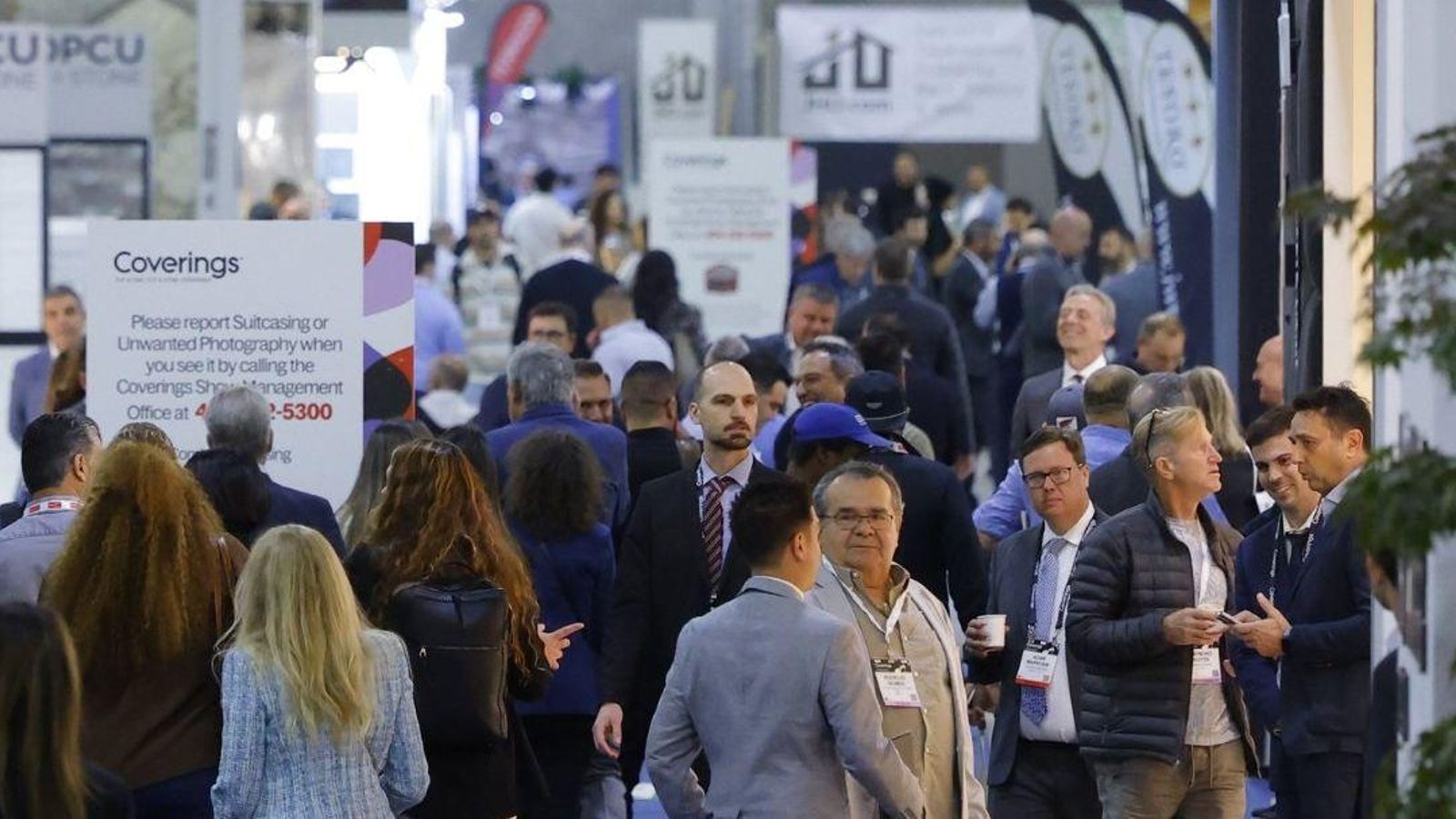 Clients en la fira de Coverings