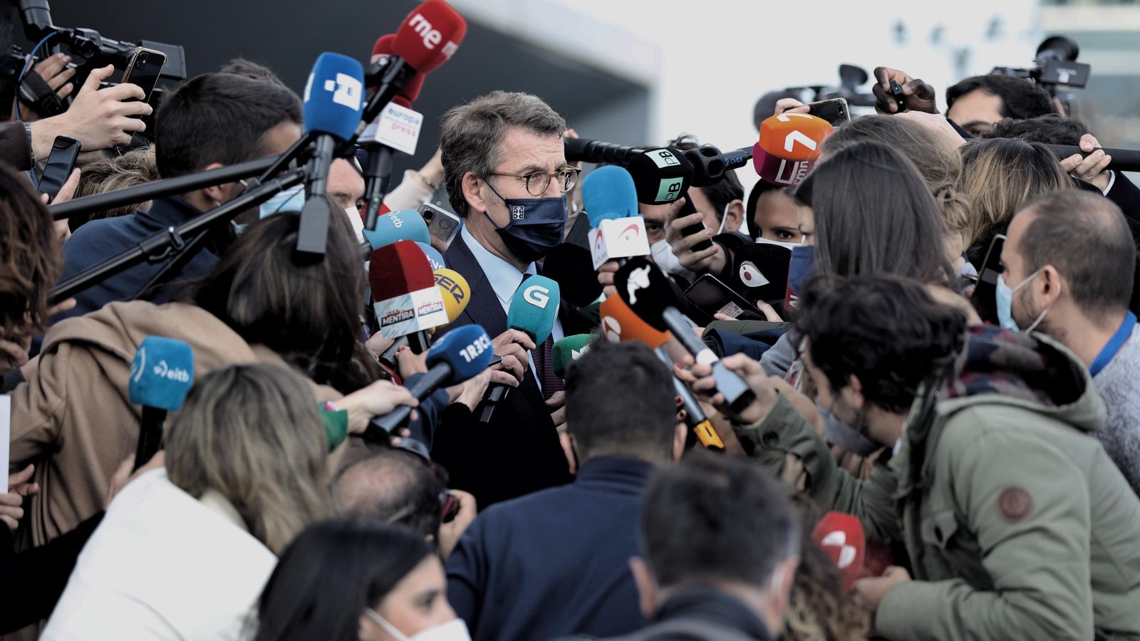 El president de la Xunta, Alberto Núñez Feijóo, amb els mitjans després de la Junta Directiva Nacional