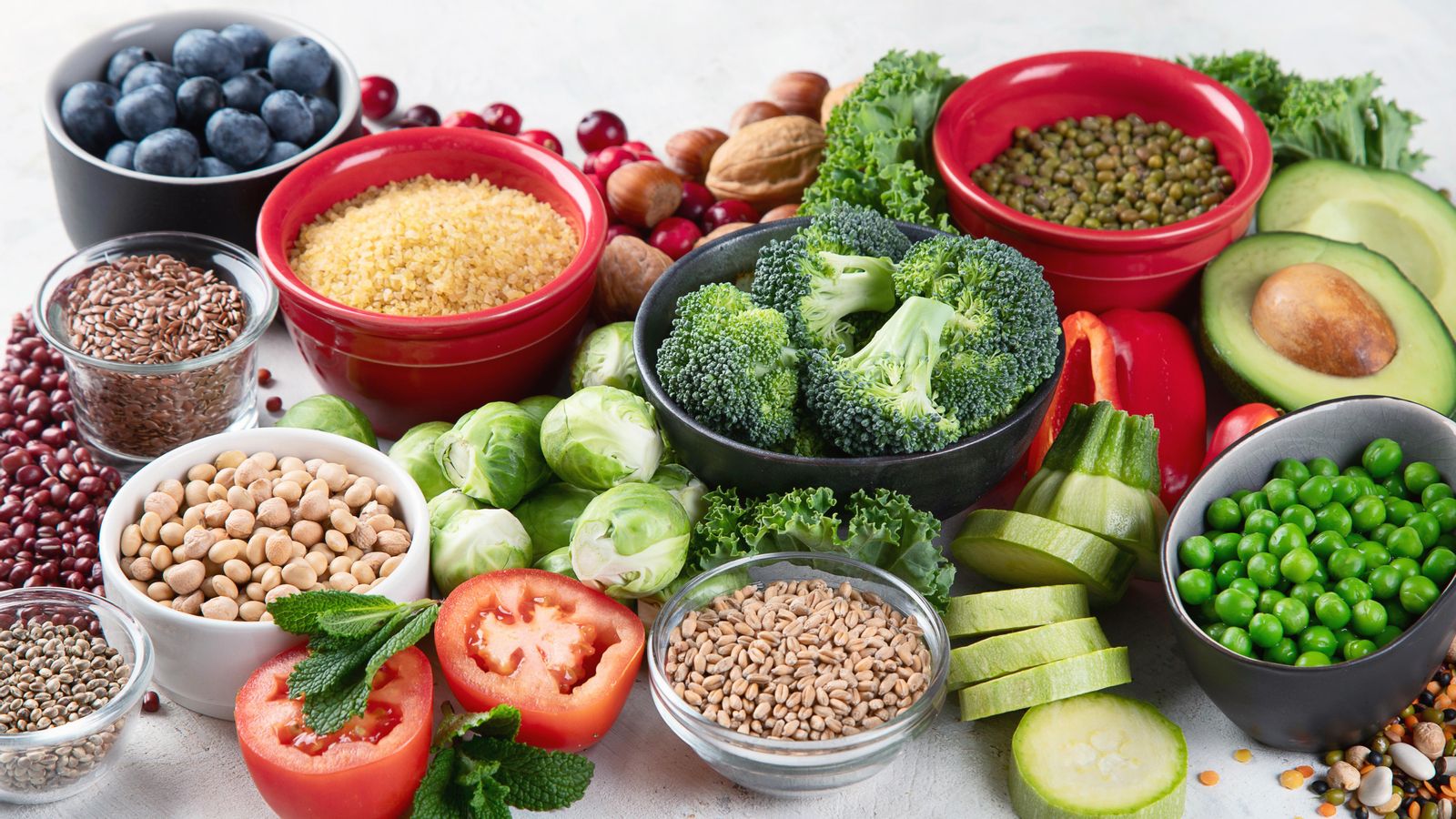 Els aliments rics en fibra aporten al cos carbohidrats, proteïnes i vitamines minerals