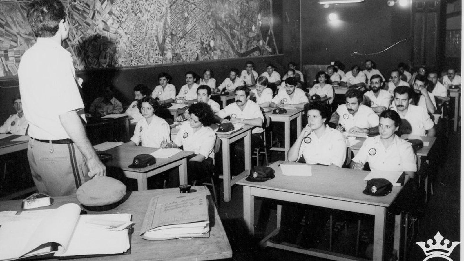 Dones policia de la primera promoció del cos al cap i casal