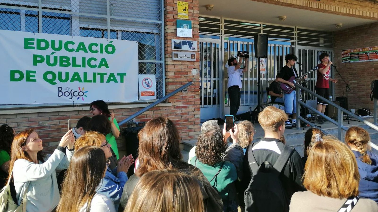 Segona jornada de la vaga indefinida de l’ensenyament públic valencià de la Comunitat Valenciana i segon dia de ball de xifres pel que fa al seguiment, sense acostament de postures