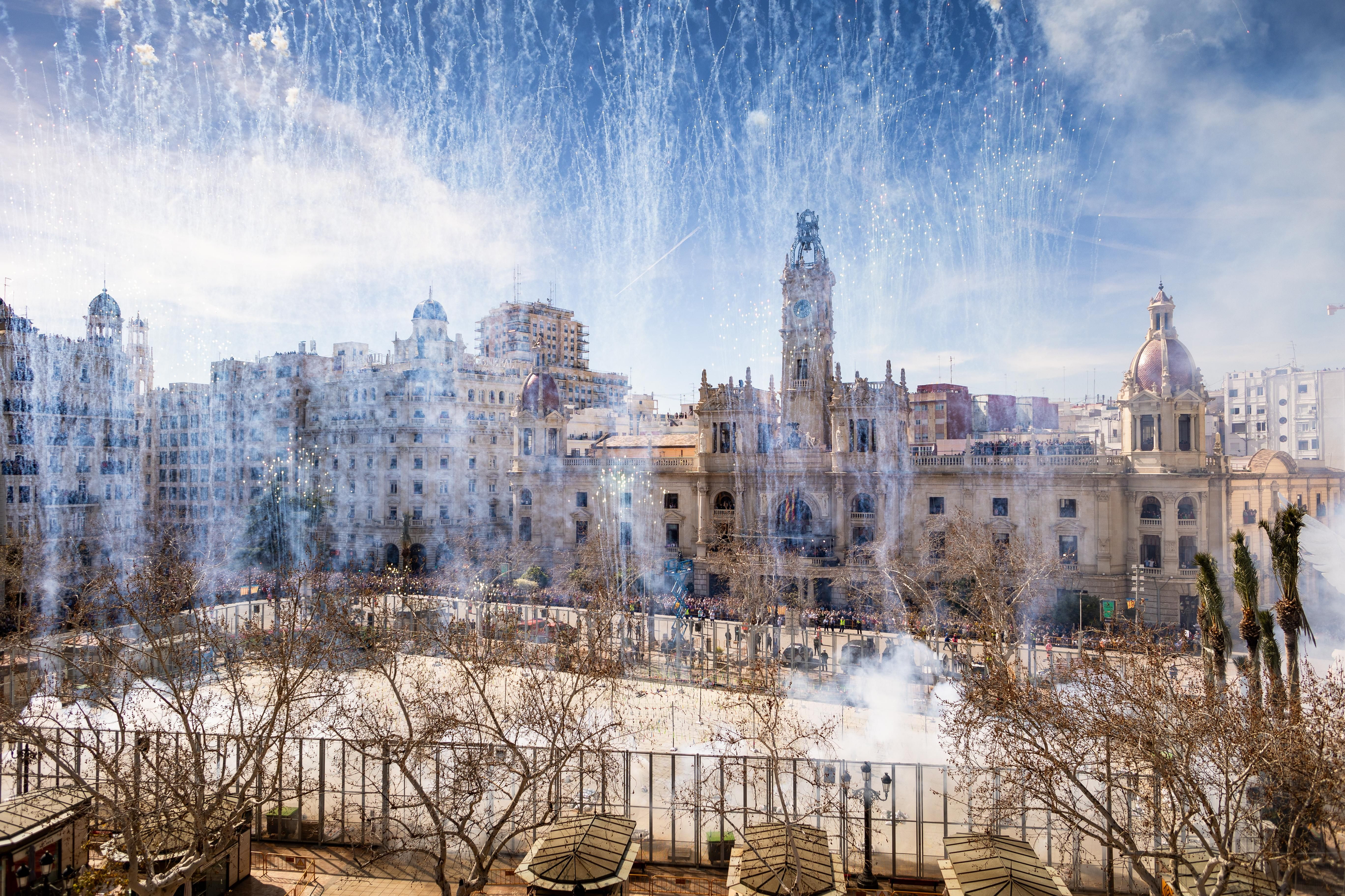 Imatge d'arxiu de la mascletà a la plaça de l'Ajuntament de València Imatge d'arxiu de la mascletà a la plaça de l'Ajuntament de València