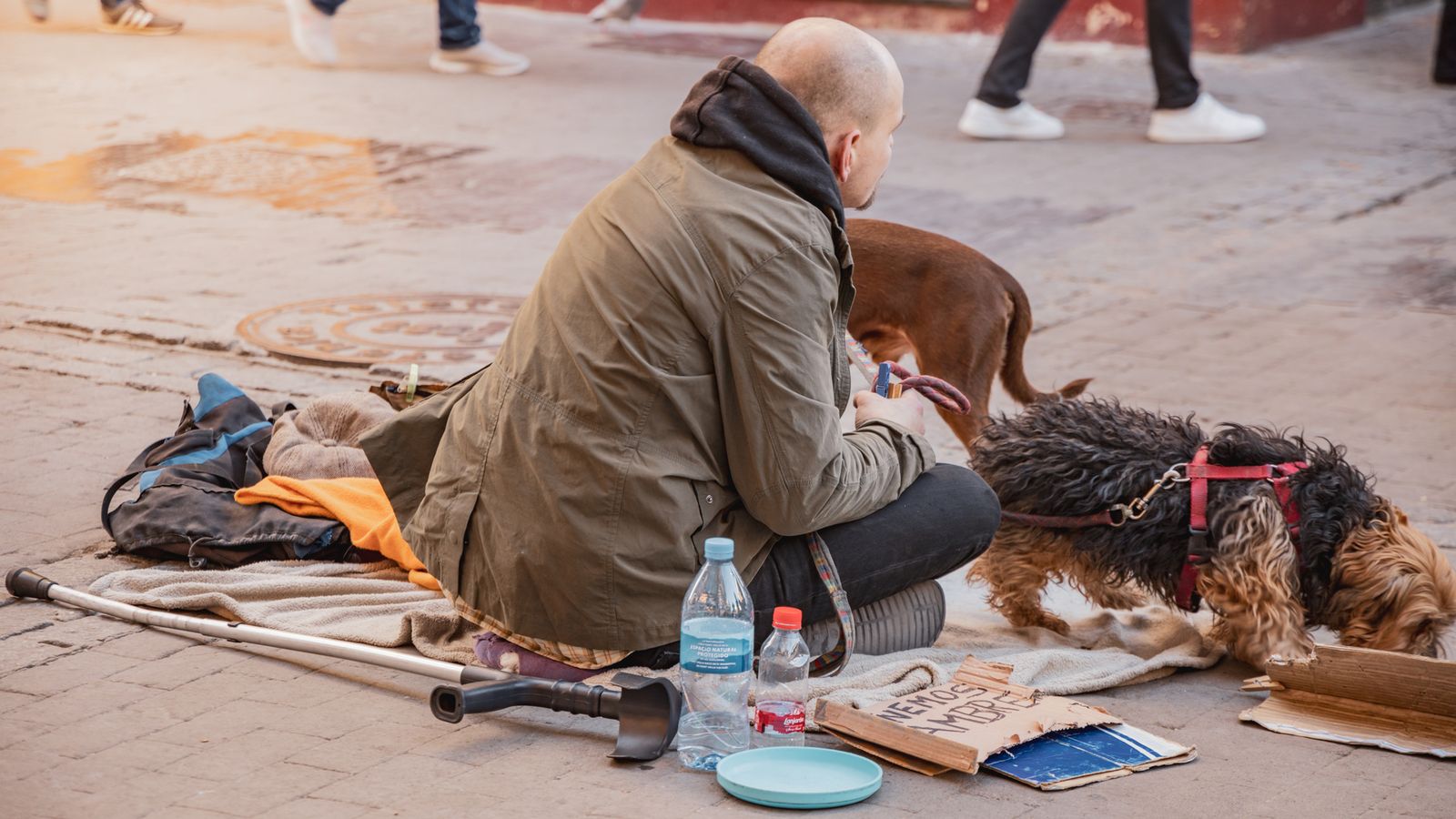 VÍDEO | Sancions de fins a 3.000 euros per demanar diners al carrer