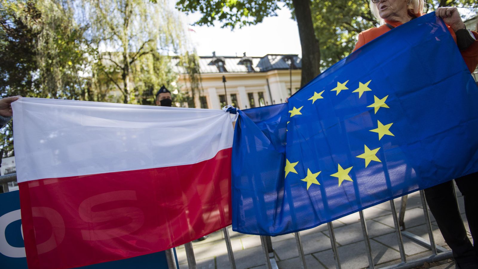 Les banderes de Polònia i la UE