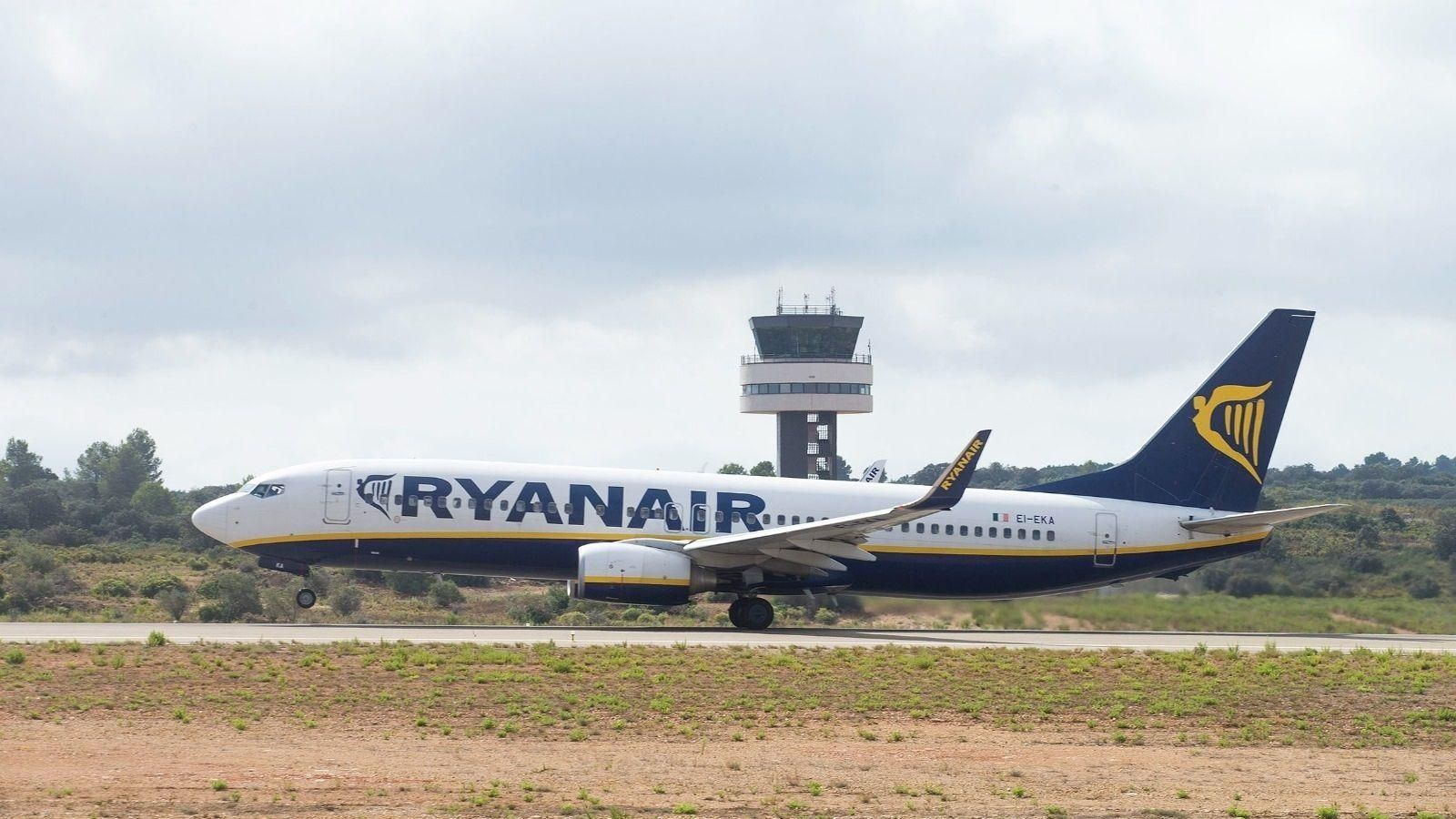 Avió de la companyia Ryanair a l'aeroport de Castelló