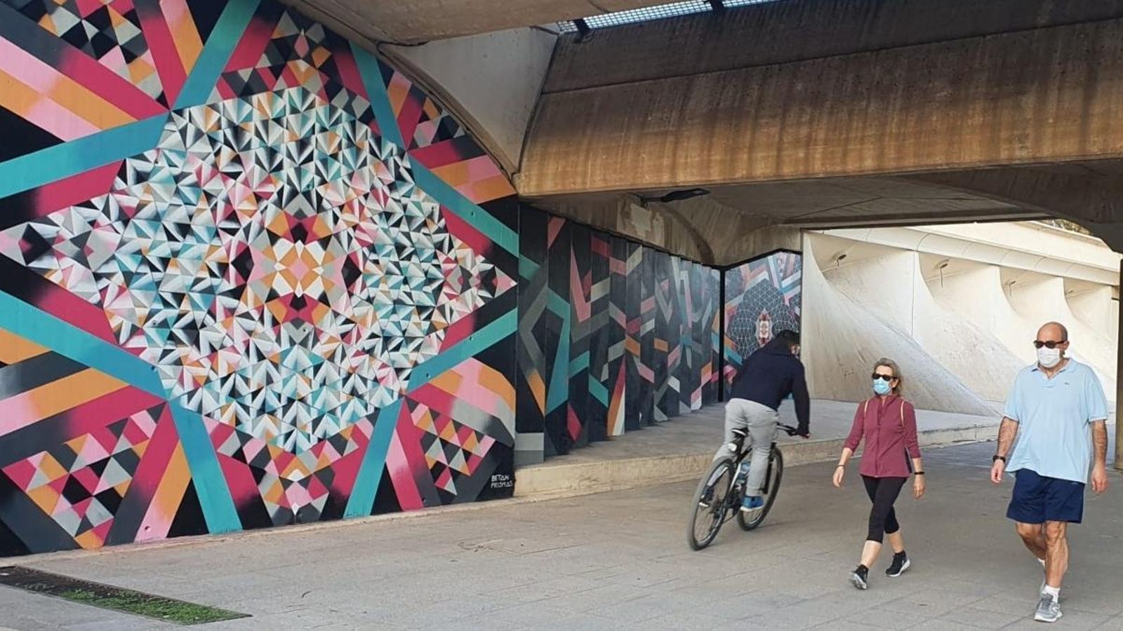 Mural de Sandra Betancourt al Jardí del Túria