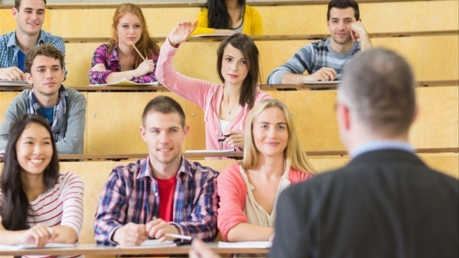 Imatge d'arxiu d'un grup d'estudiants universitaris