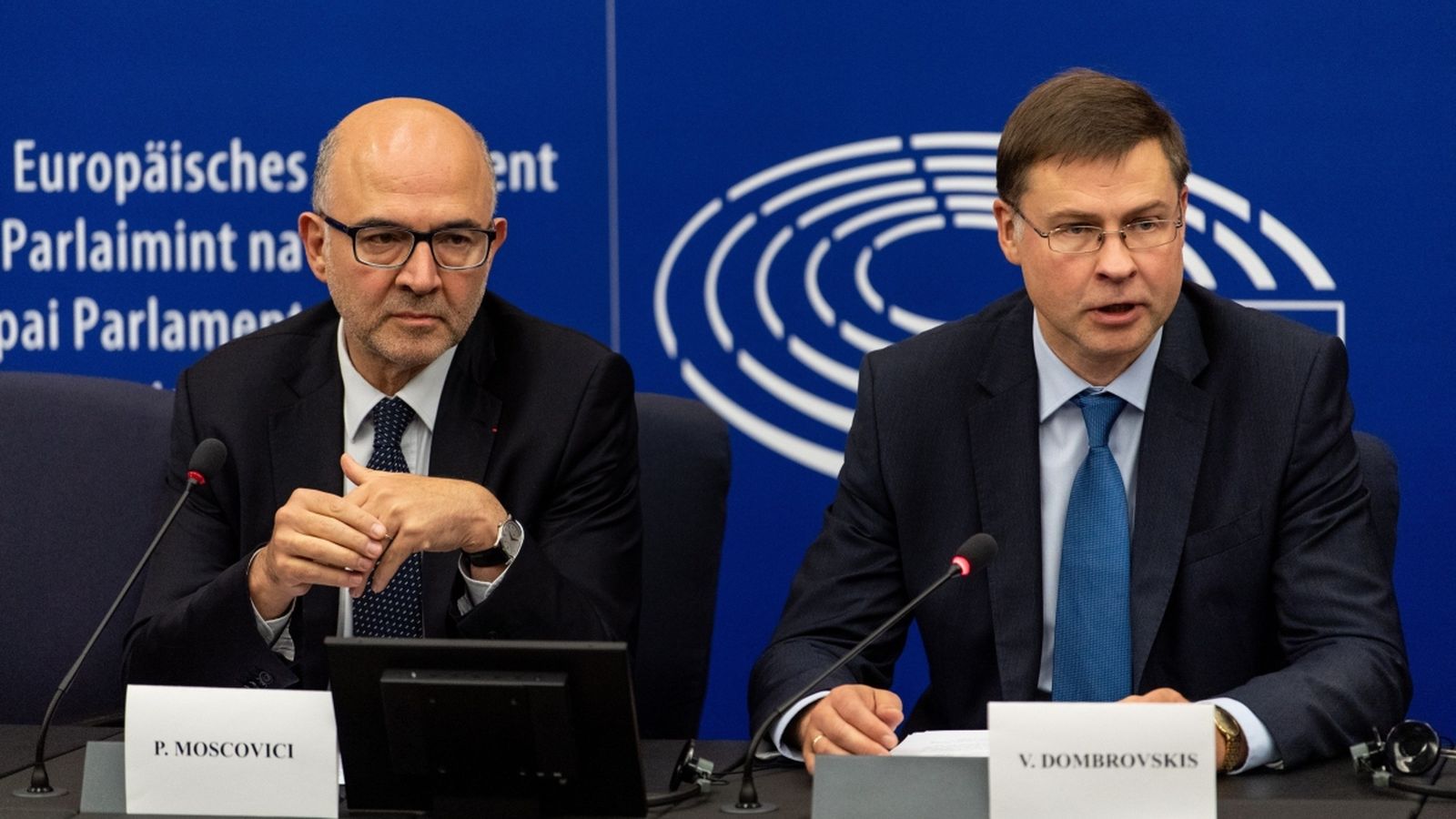 El comissari europeu d'Assumptes Econòmics, Pierre Moscovici, i el vicepresident de l'executiu comunitari per a l'Euro, Valdis Dombrovskis
