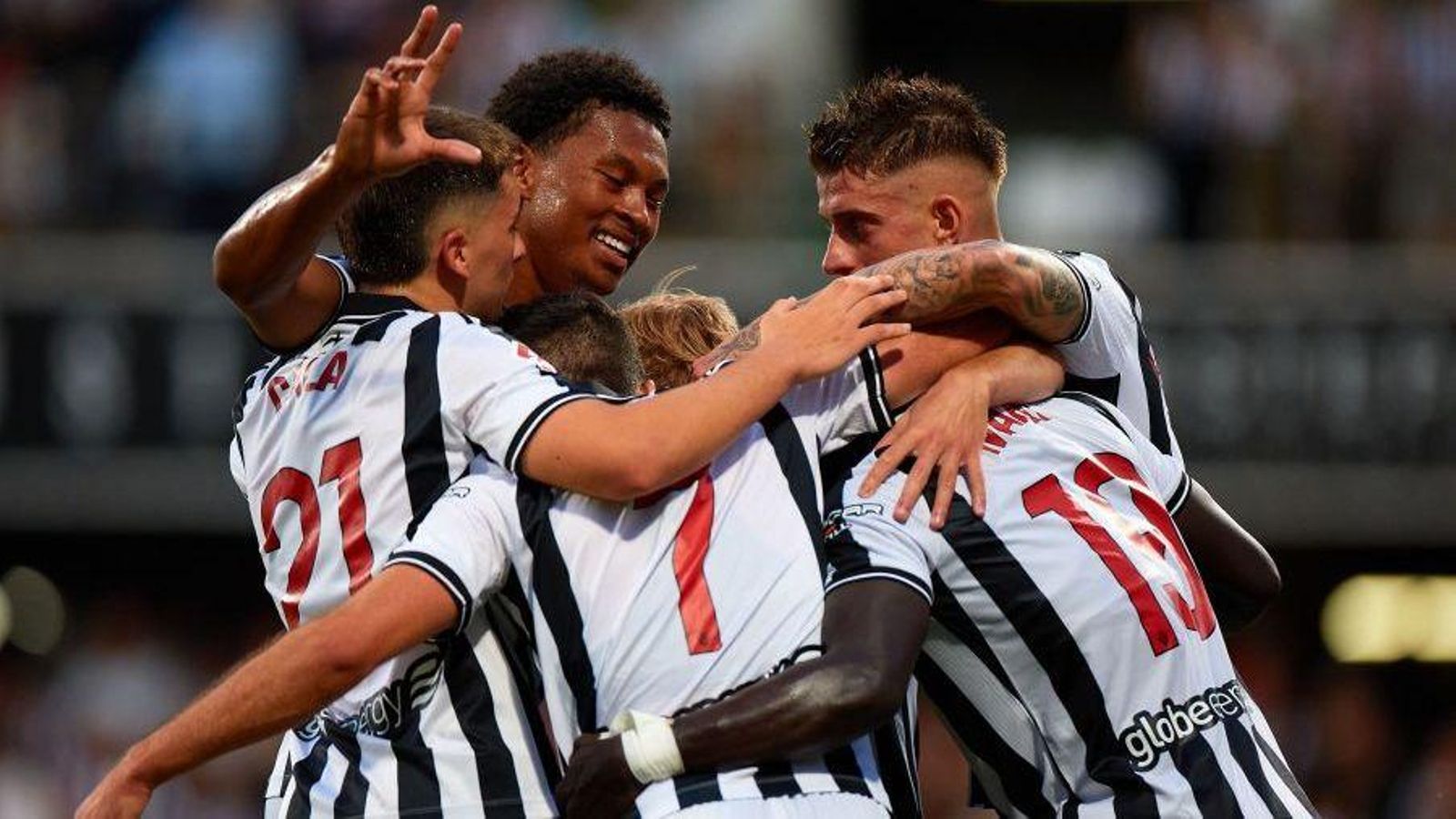 Els jugadors del Castelló celebren un dels gols a Castàlia