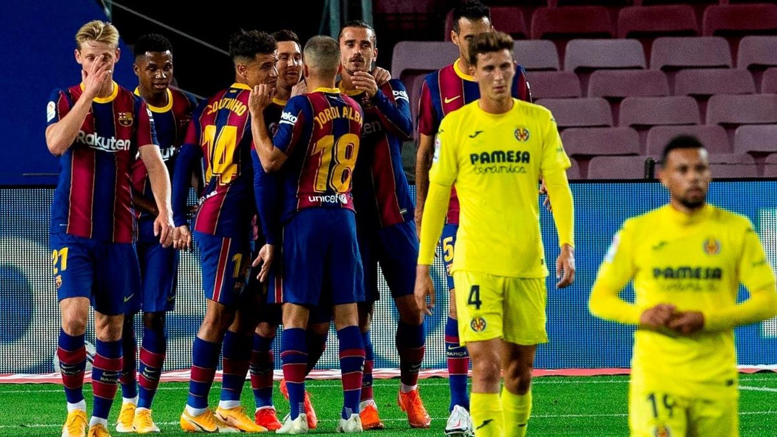 Els jugadors del Barça celebren un dels gols del partit