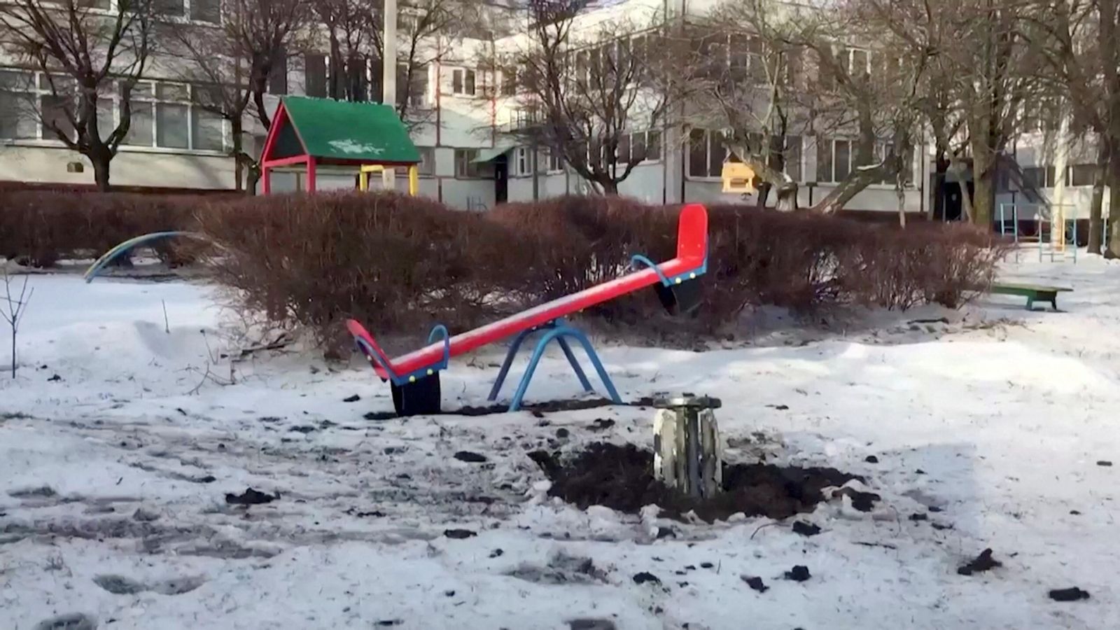 Un coet Grad sense explotar al parc infantil de Khàrkiv, la segona ciutat d'Ucraïna
