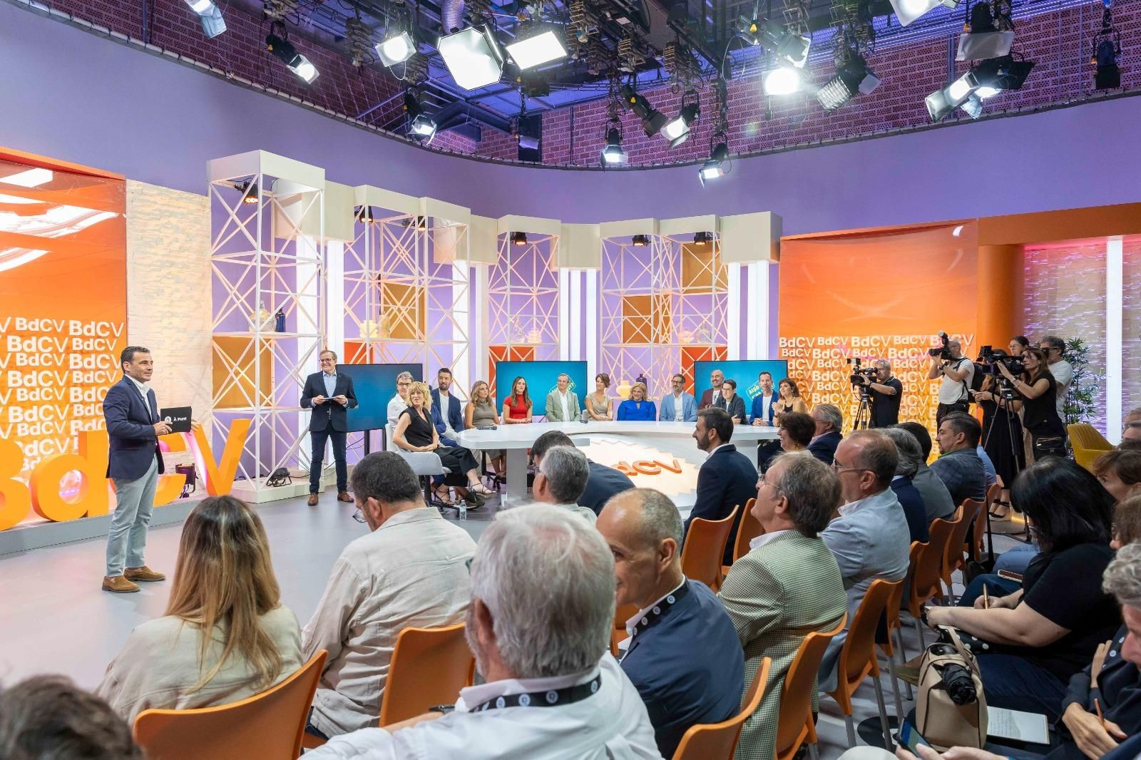 La televisió autonòmica revoluciona la graella amb dos programes diaris en directe, un al matí i un altre a la vesprada