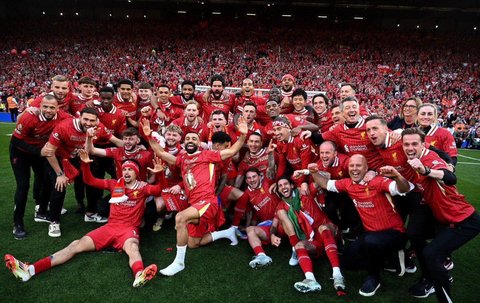 El Liverpool celebra la victòria de lliga