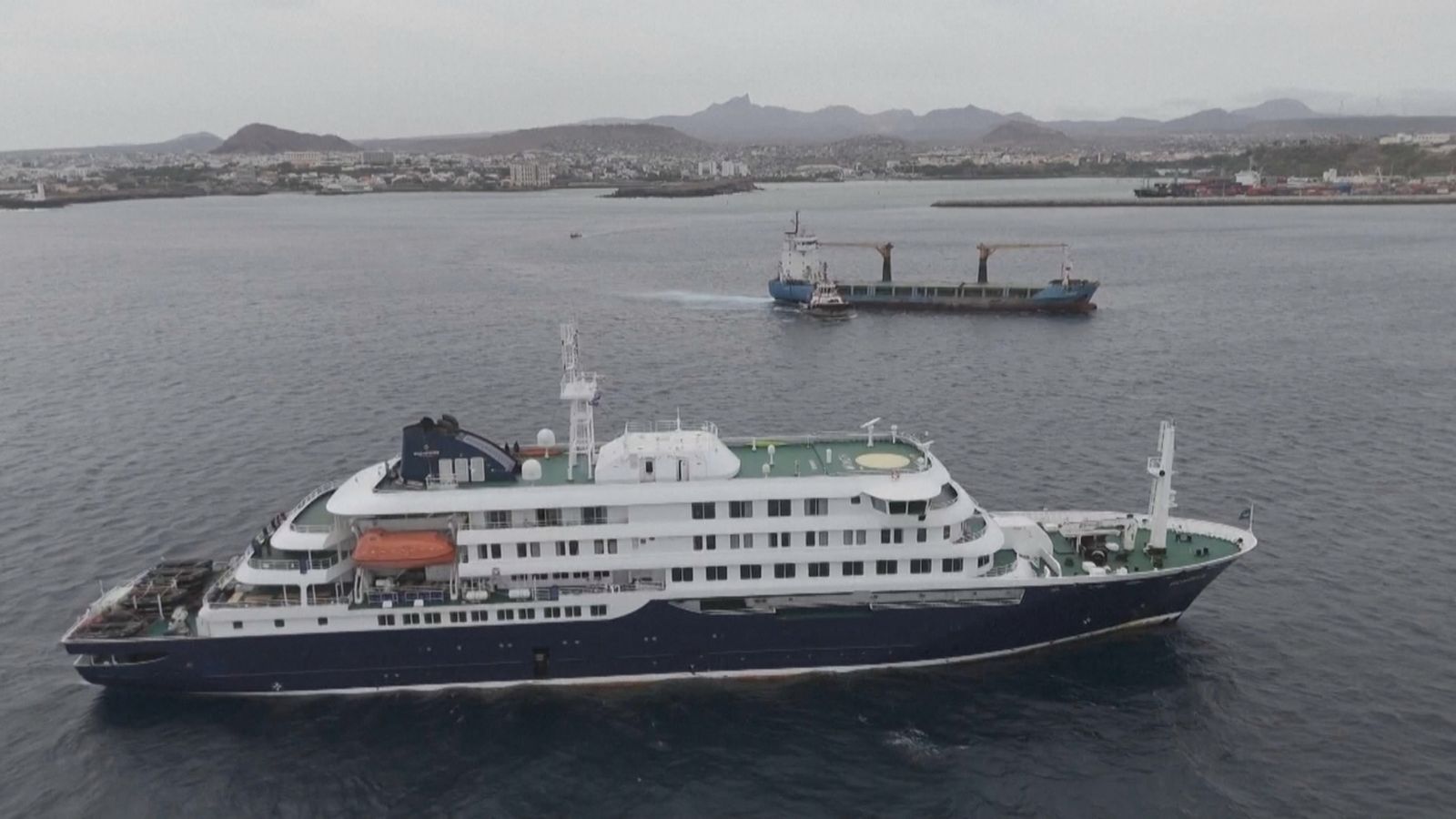 Espanya coordina l’evacuació del passatge del creuer a Tenerife