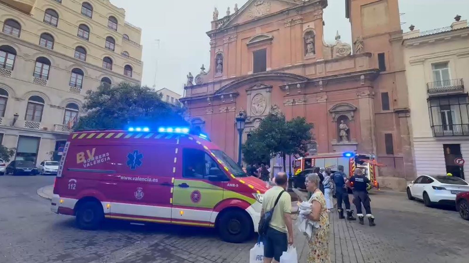 Un llamp obliga a desallotjar l’església de Sant Tomàs i Sant Felip Neri de València