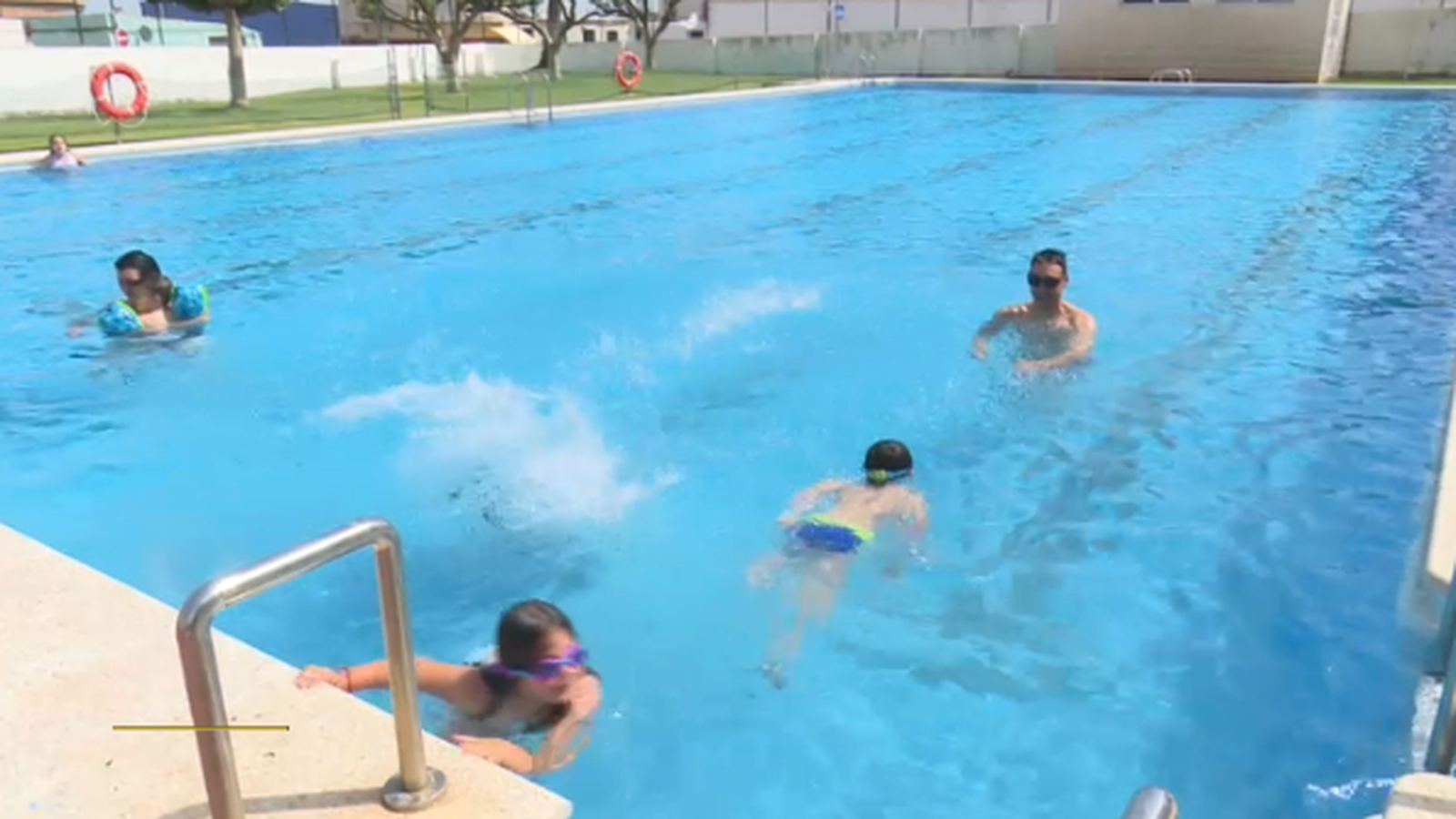 Començen a reobrir les piscines municipals