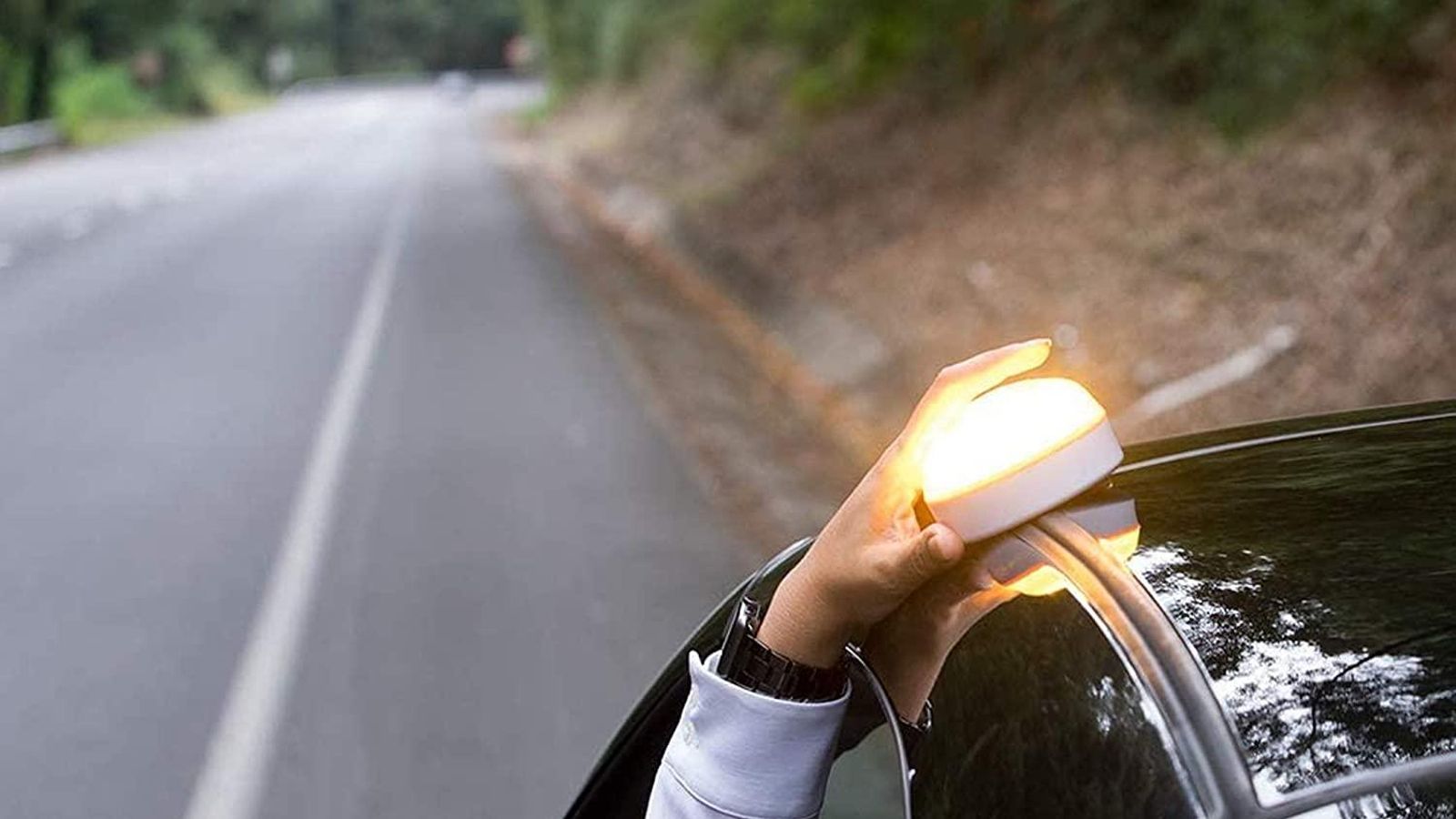 Aquest aparell, que serà d'ús obligatori a partir de 2026, permet als conductors senyalitzar una avaria sense necessitat de baixar del cotxe