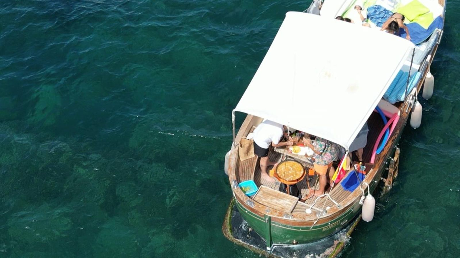 Cuinar arròs en barca