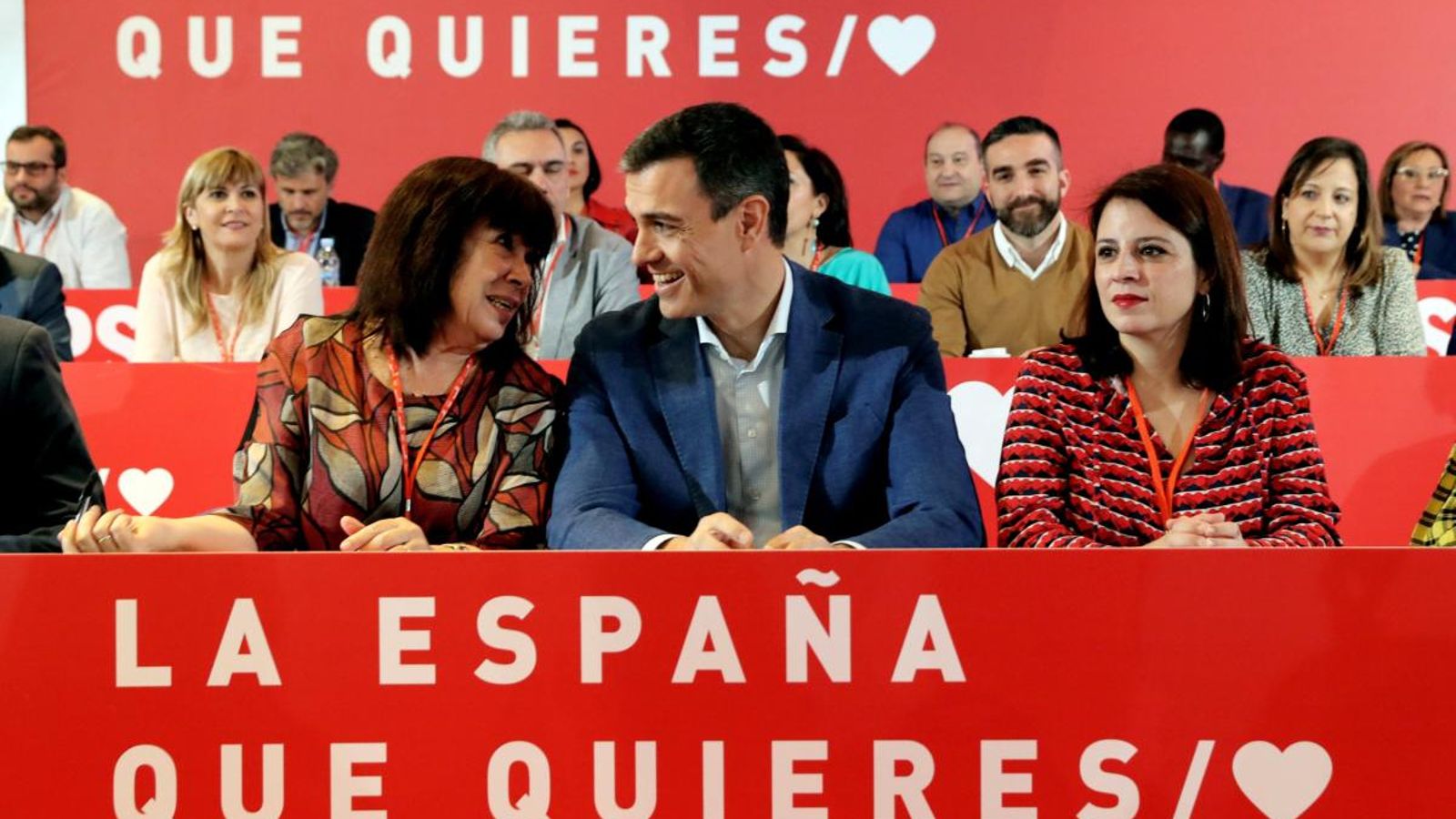 El president del govern espanyol, Pedro Sánchez, la portaveu del PSOE al Congrés Adriana Lastra (dreta), i la presidenta del PSOE Cristina Narbona, al Comitè Federal del PSOE