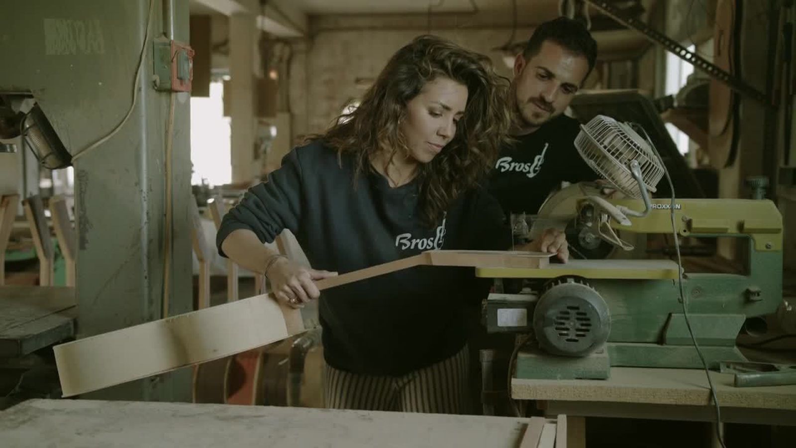 13.02.2019 | Sandra Cervera aprén a fer una guitarra