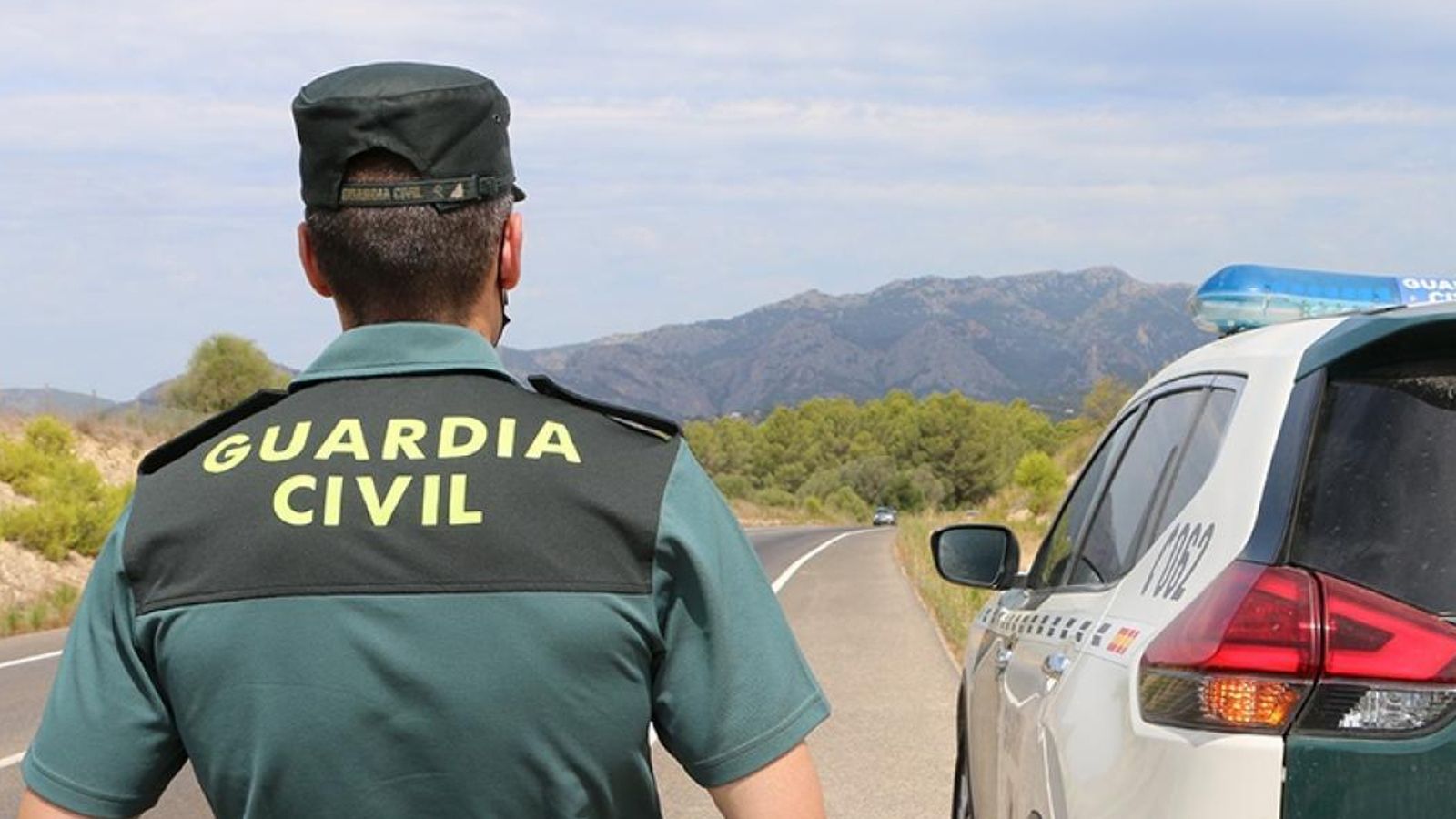 Imatge d'arxiu d'un agent de la Guàrdia Civil en una zona rural Imatge d'arxiu d'un agent de la Guàrdia Civil en una zona rural