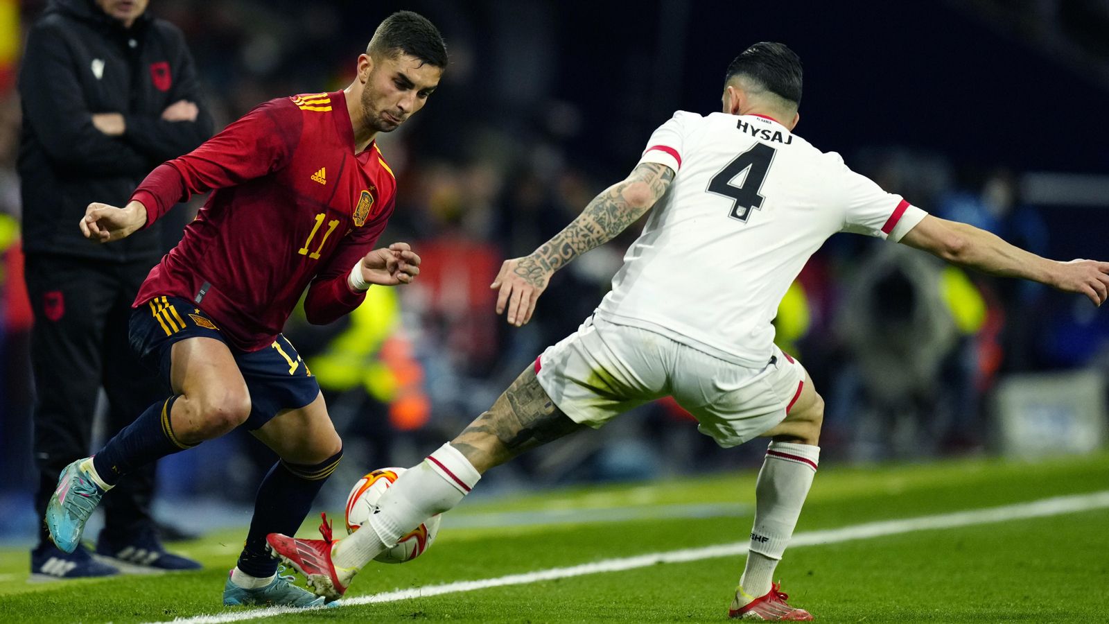 Ferran regateja un futbolista d'Albània