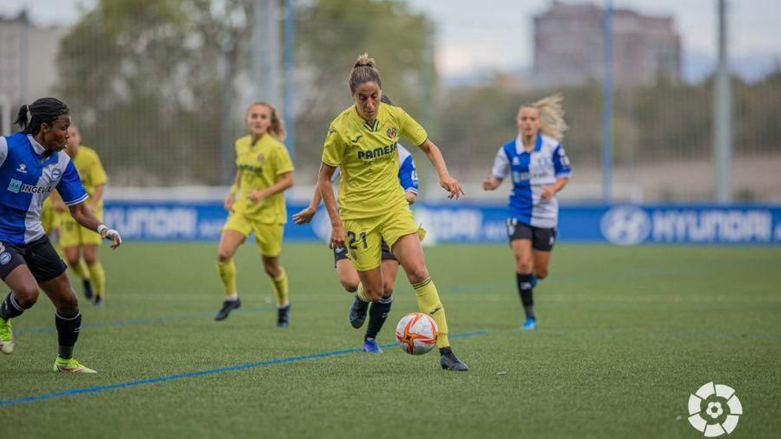 Estefa, en una accio del partit