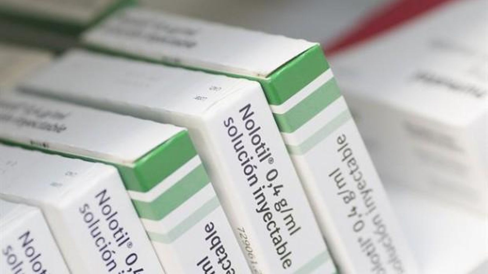 Algunes de les reaccions adverses són l'agranulocitosi, un efecte detectat sobretot en persones majors