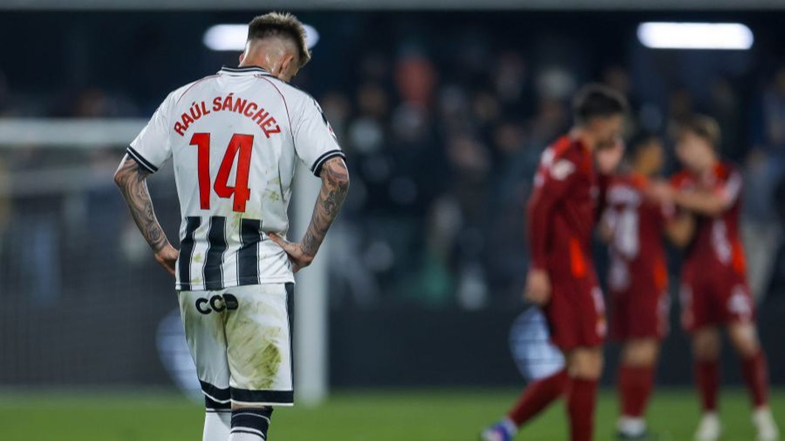 Raúl Sánchez es lamenta després de l'empat visitant