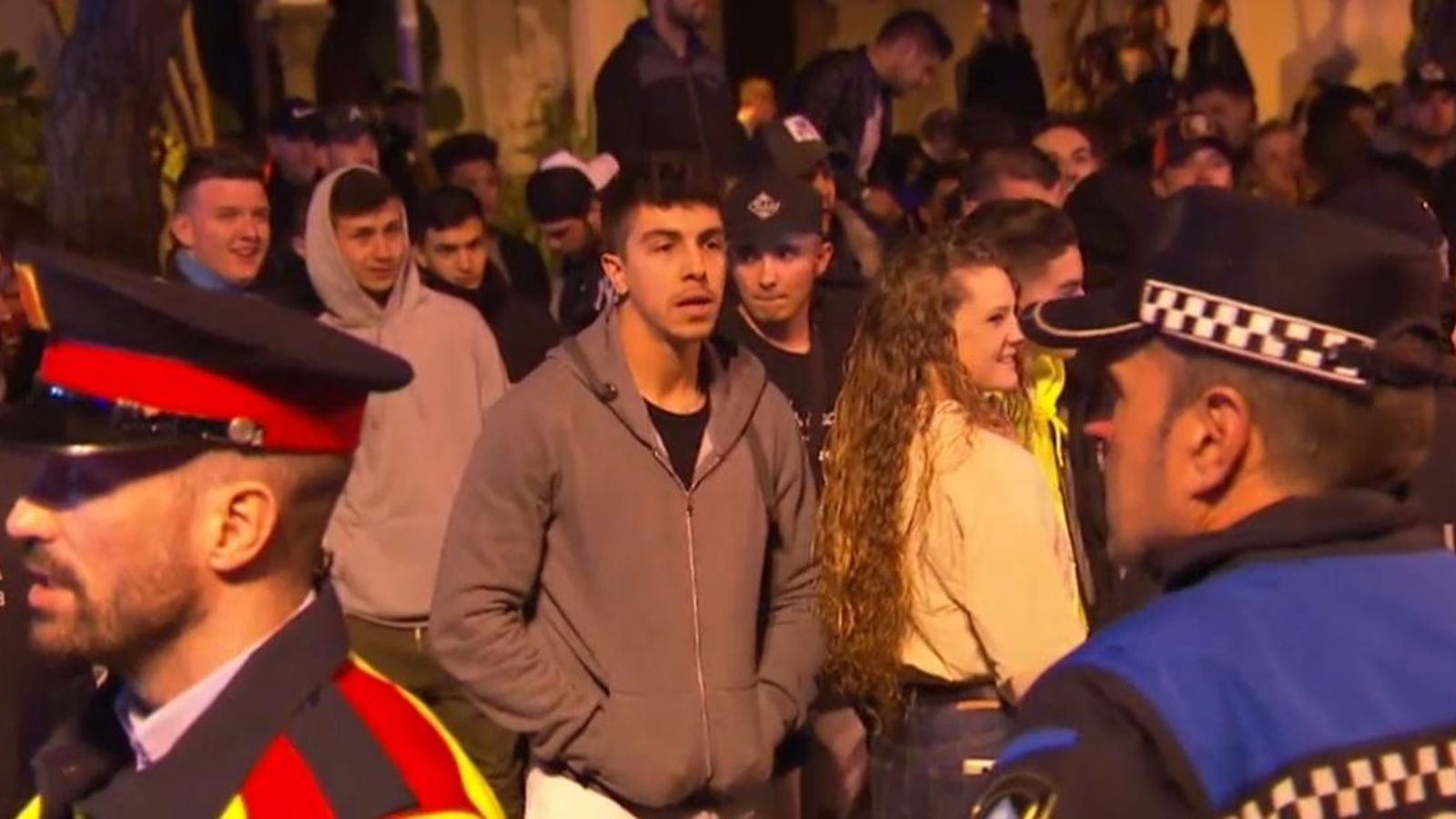 Castelldefels ha viscut dues manifestacions de suport i rebuig als menors migrants no acompanyats
