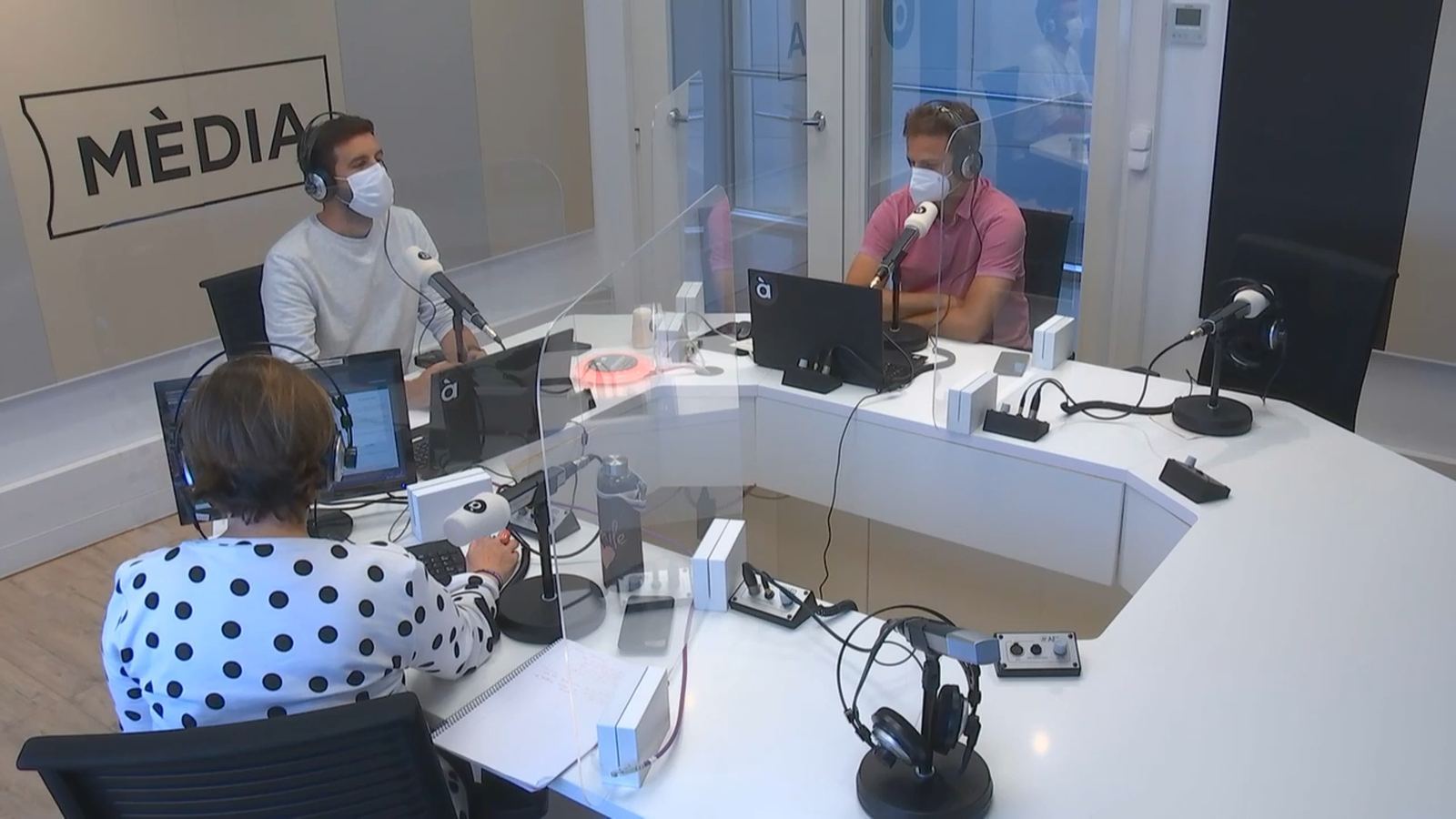 Samuel Borja, Isabel Adam i José Ariza en la pròrroga d'Esports À Punt 10.05.2021