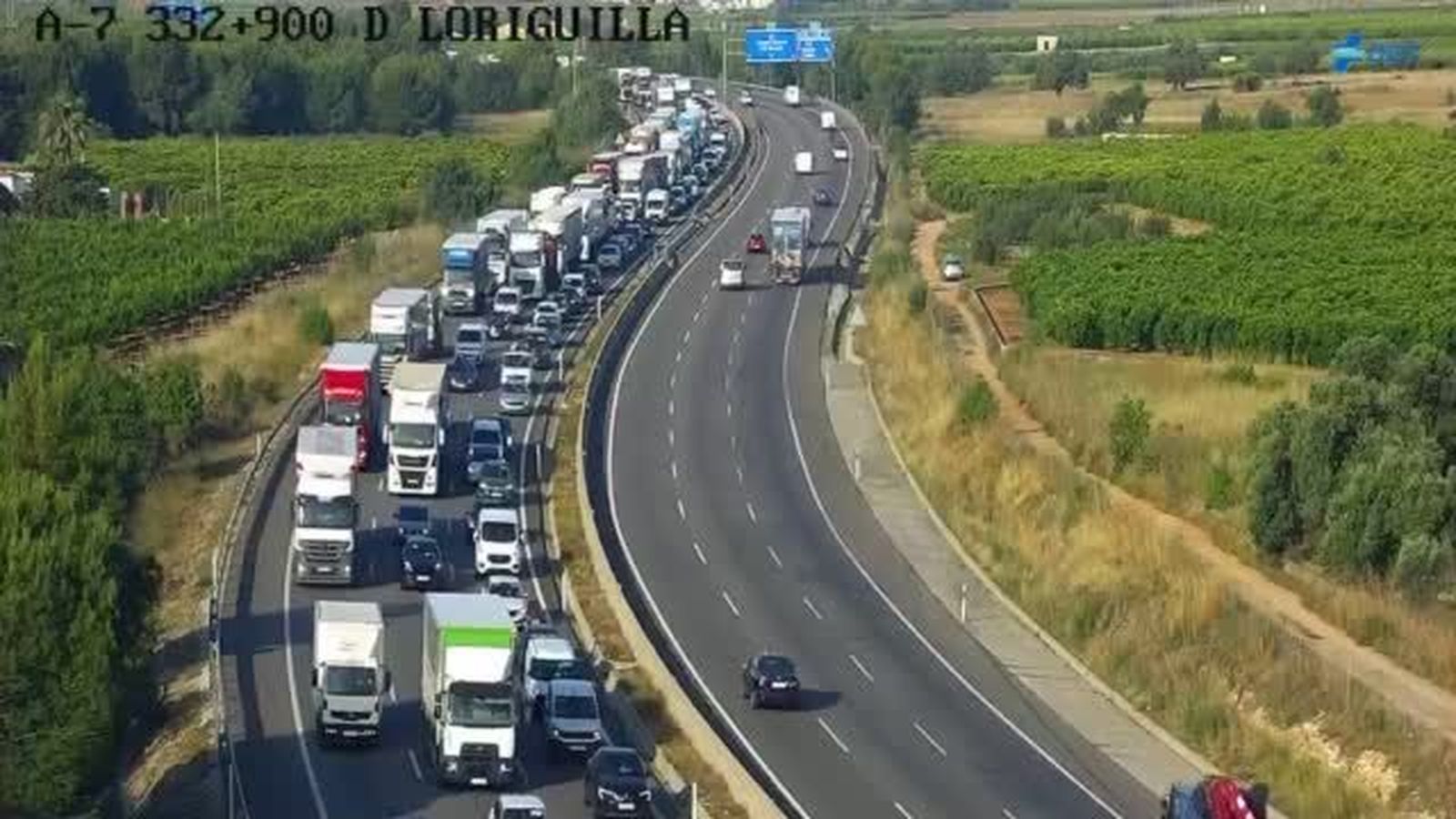 Retenció que ha provocat l'accident de l'A-7 a l'altura de Paterna