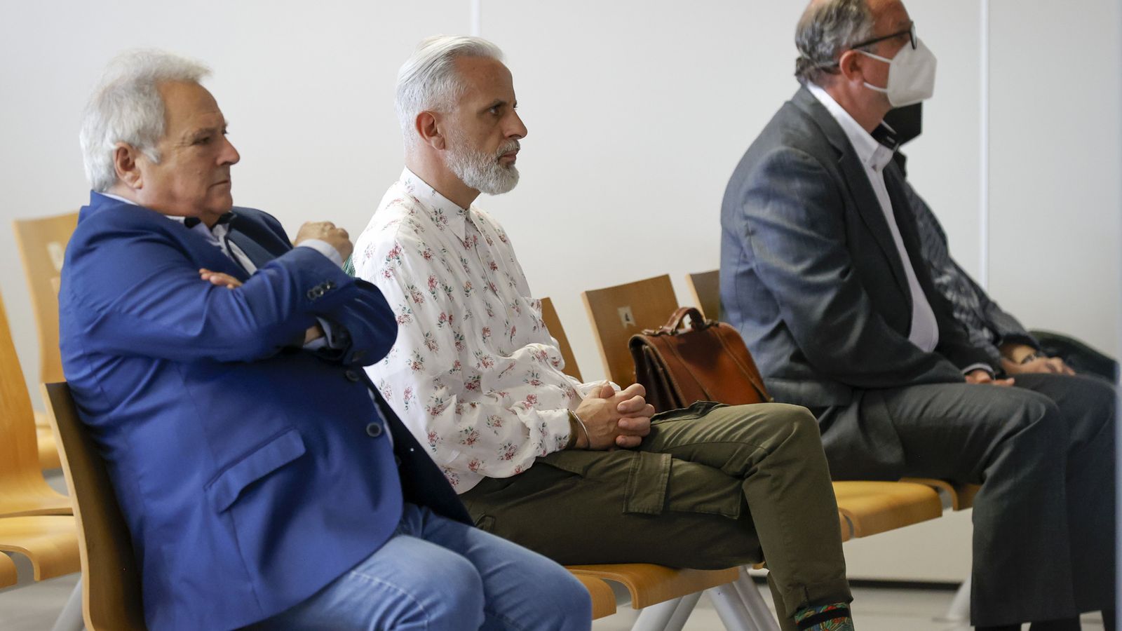 El banc dels acusats del cas del call center d'Imelsa, amb l'expresident de la Diputació de València, Alfons Rus, i l'exgerent de l'empresa, Marcos Benavent, primers per l'esquerra