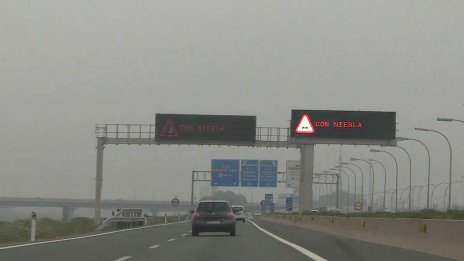 S\'eleven a 18 els vols desviats dels aeroports valencians a causa de la boira