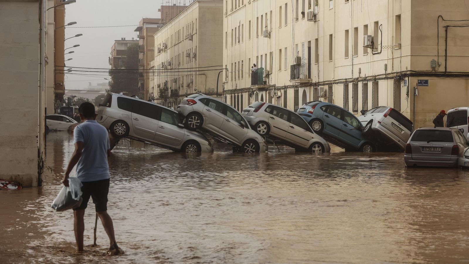 Imatge del pas de la dana al barri de la Torre l'endemà de la riuada