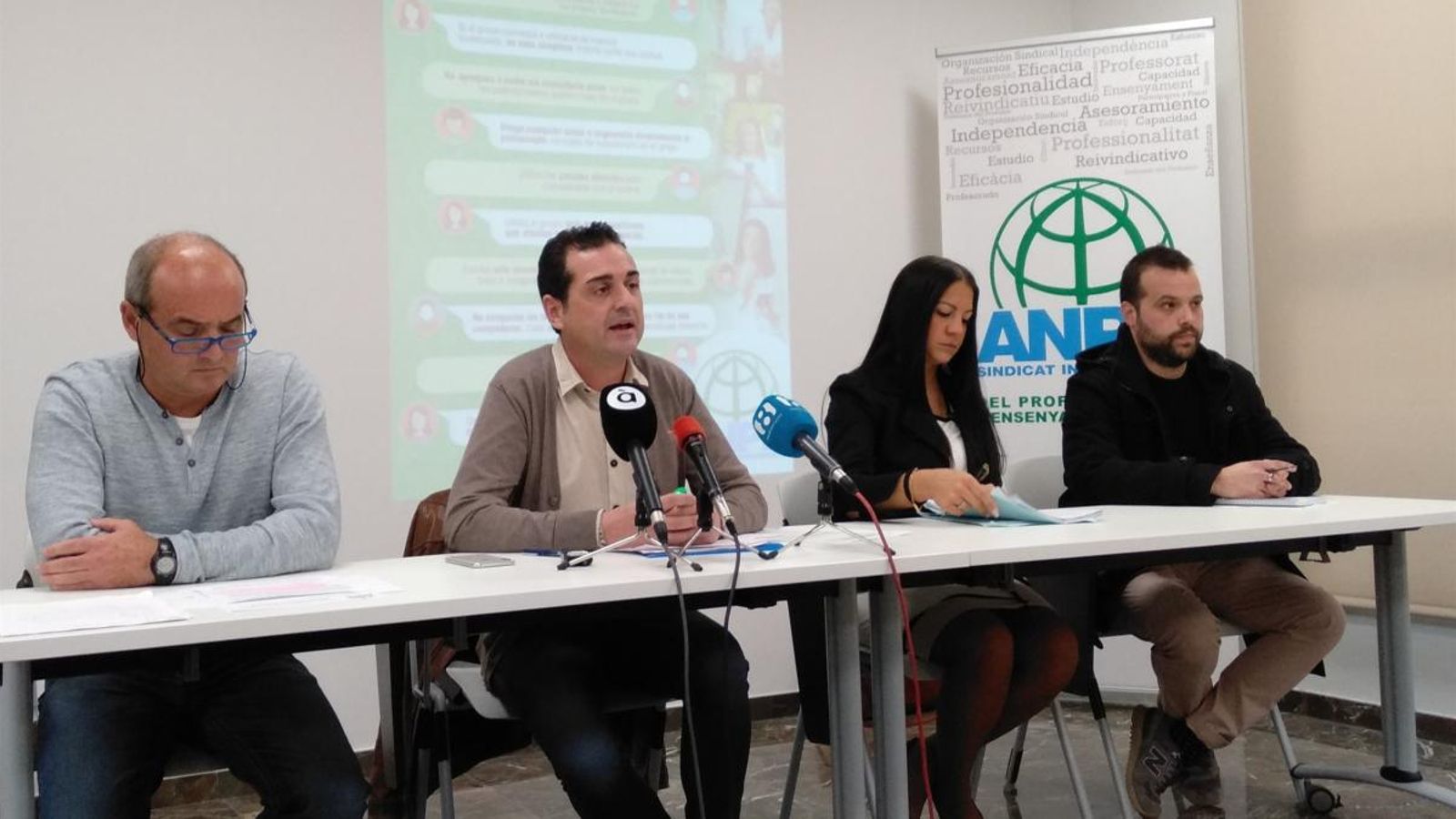 Han exigit a l'Administració establir el dret d'admissió en els centres per a poder prohibir l'entrada als qui vulneren les normatives