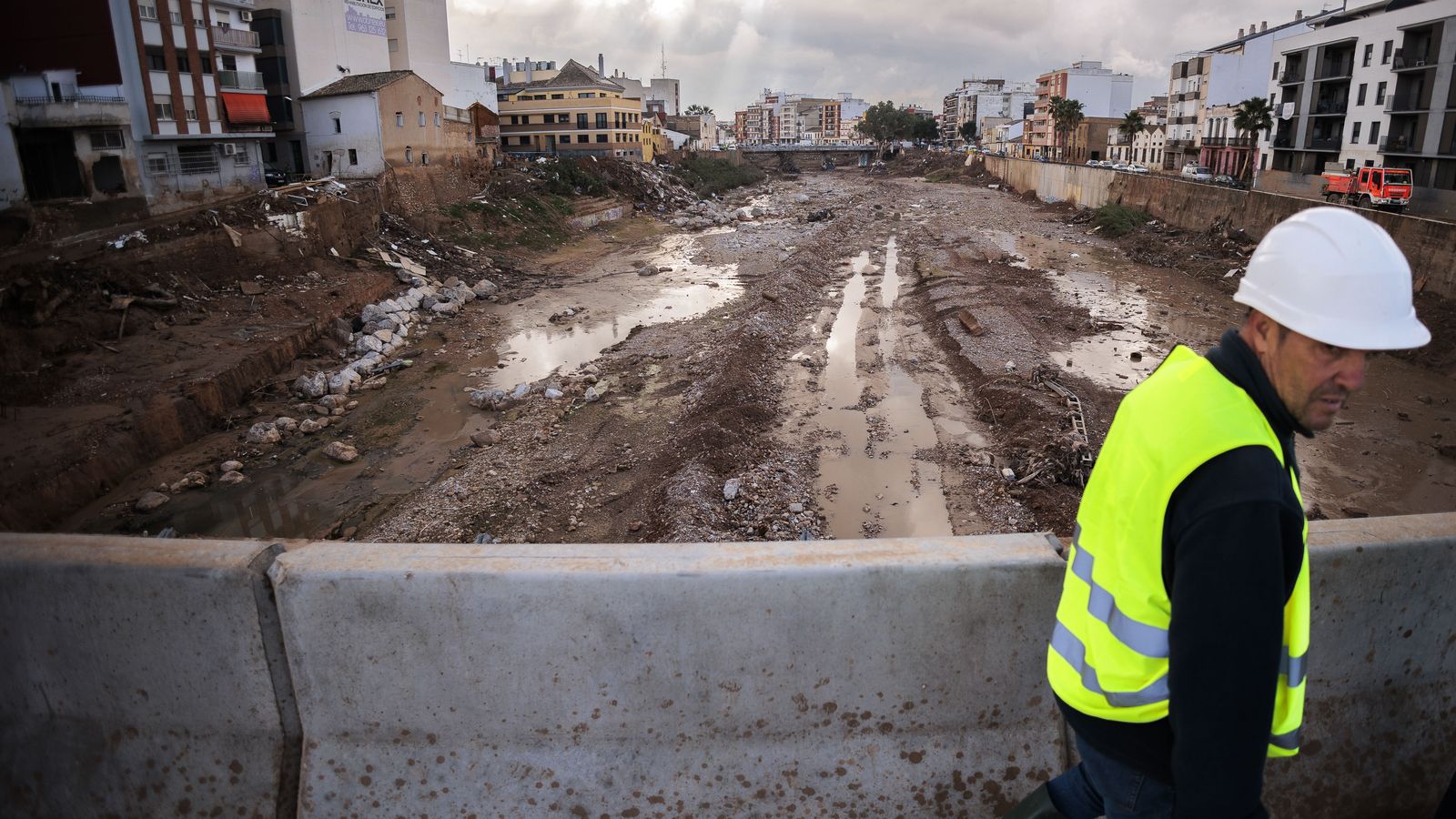 Treballs de neteja al barranc de Poio