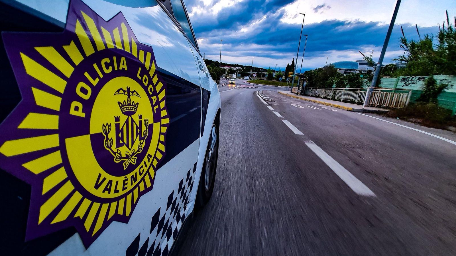 Un vehicle de la policia local de València, en arxiu